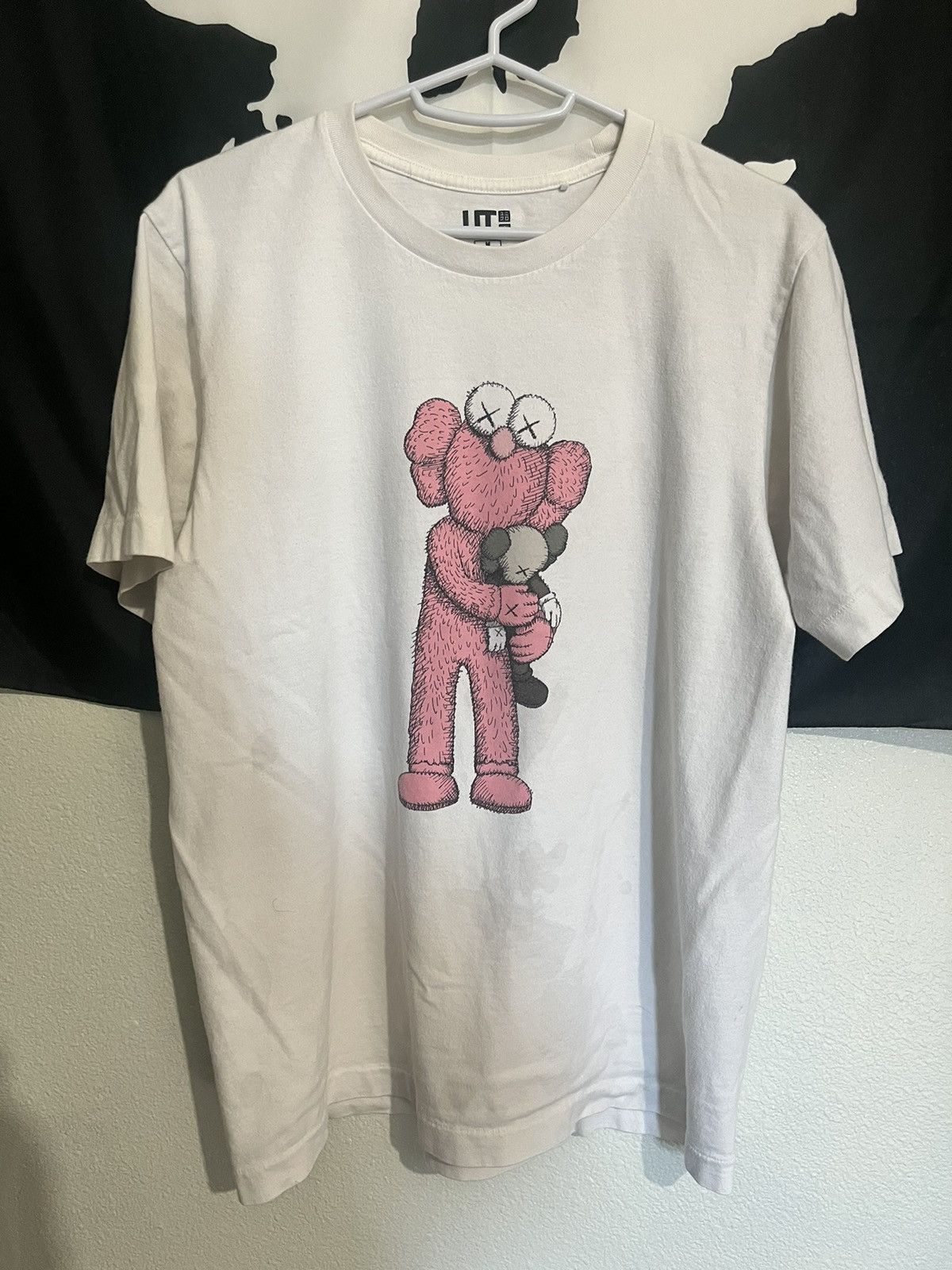 Kaws × Uniqlo KAWS x Uniqlo Pink BFF Tee Medium Size US M / EU 48-50 / 2 - 1 Thumbnail