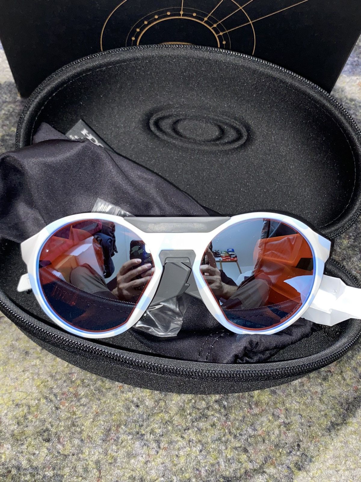 Oakley × Palace Palace x Oakley Clifden Sunglasses Cloud Size ONE SIZE - 3 Thumbnail