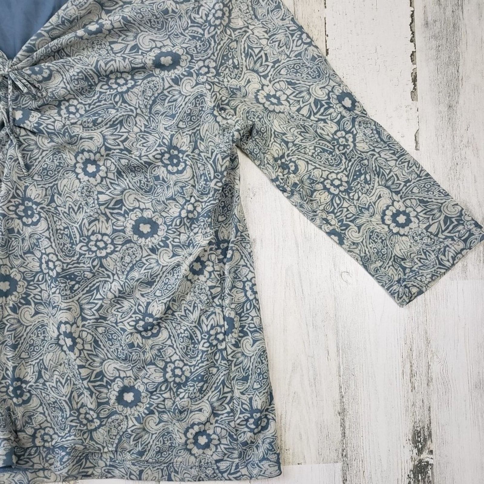 Other Liz Claiborne Blue Beige Floral Print Half Sleeve V-Neck Top Size ONE SIZE - 2 Thumbnail