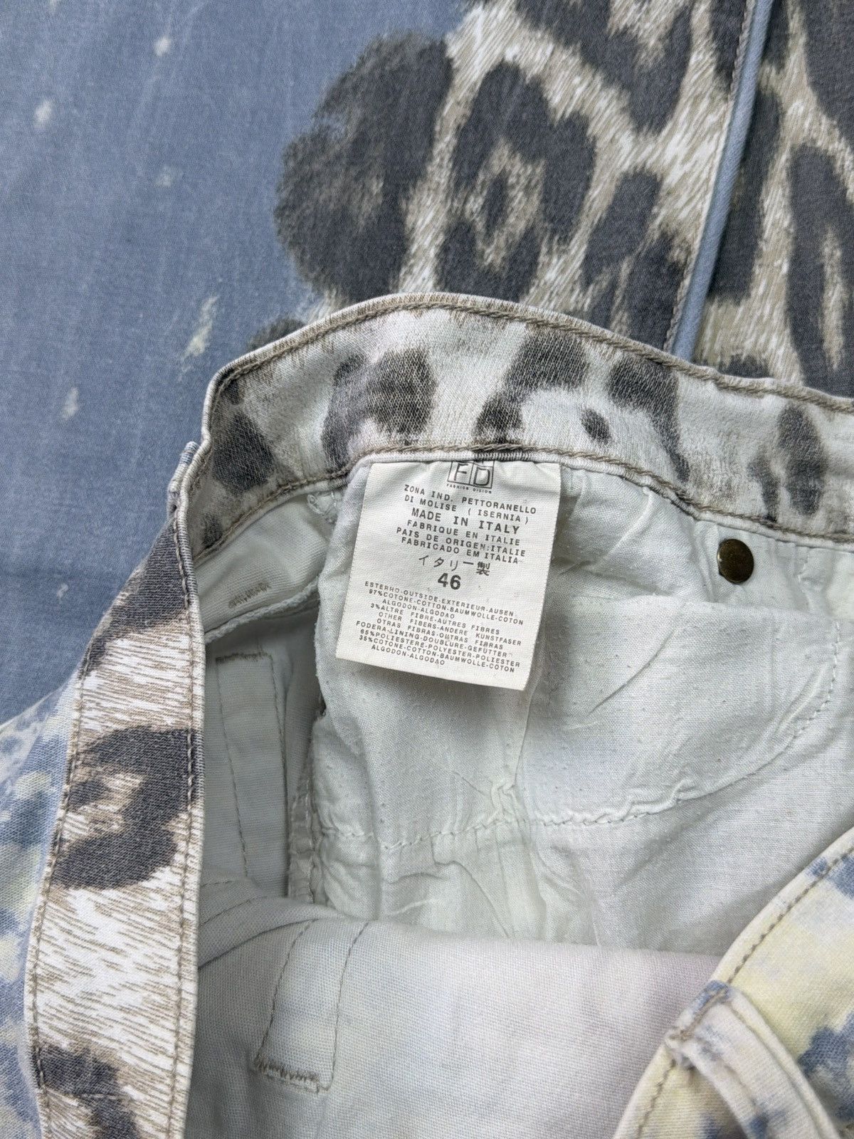 Roberto Cavalli Roberto Cavalli 2000’s Flared Leopard Explosion Denim Jeans Size 29" - 13 Thumbnail