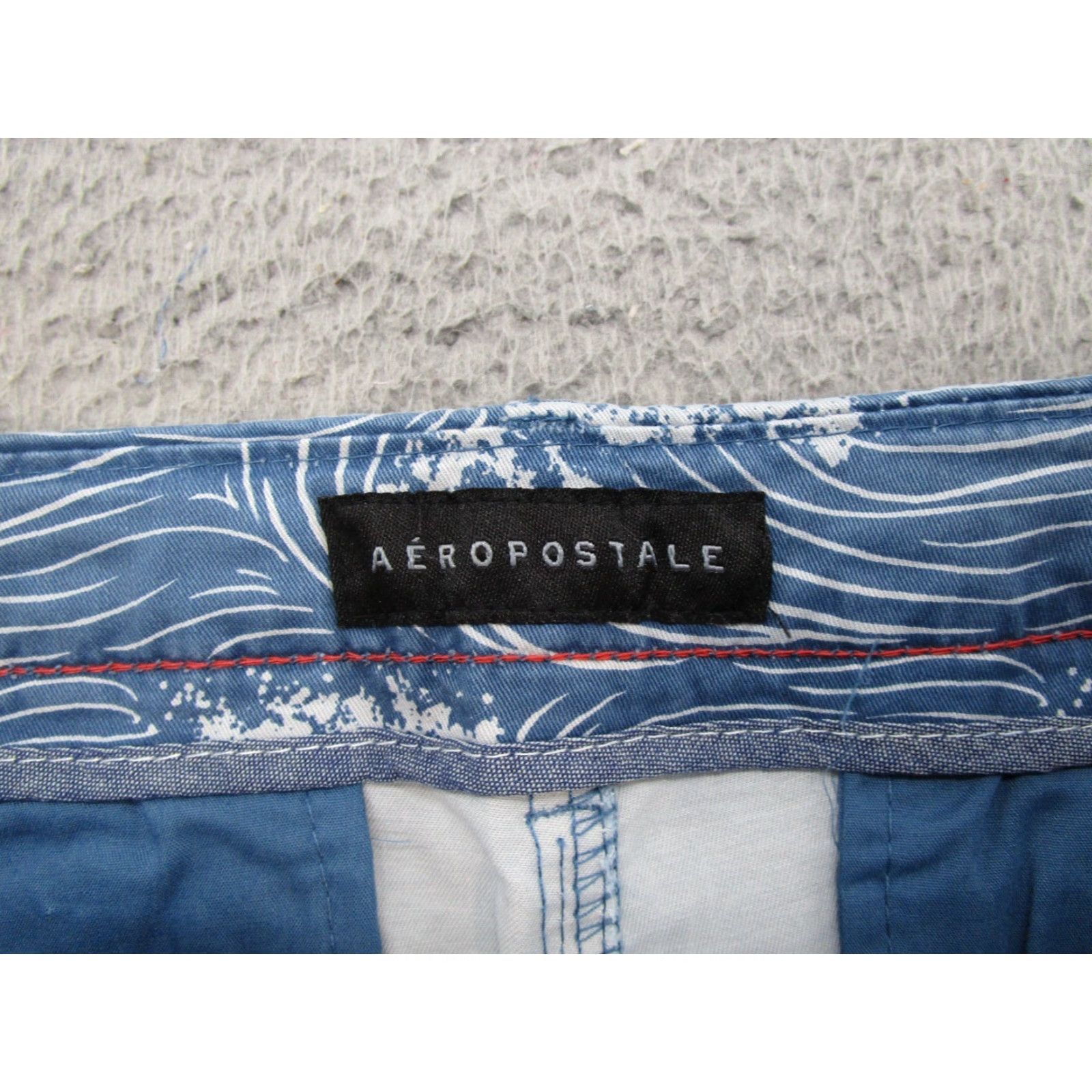 Vintage Aéropostale Men Blue Waves Geometric Chino Outdoors Shorts Beach Size 32 Men Size US 32 / EU 48 - 2 Thumbnail