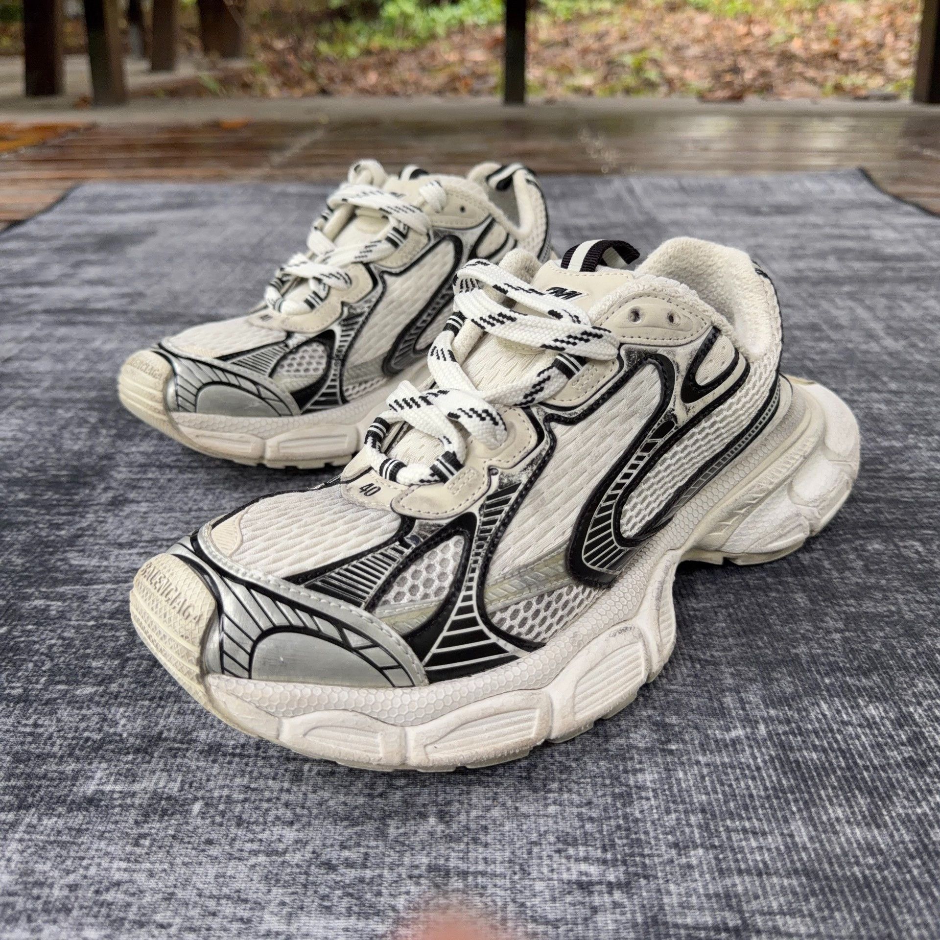 Balenciaga Balenciaga 3XL Distressed Panda Size US 7 / EU 40 - 1 Thumbnail