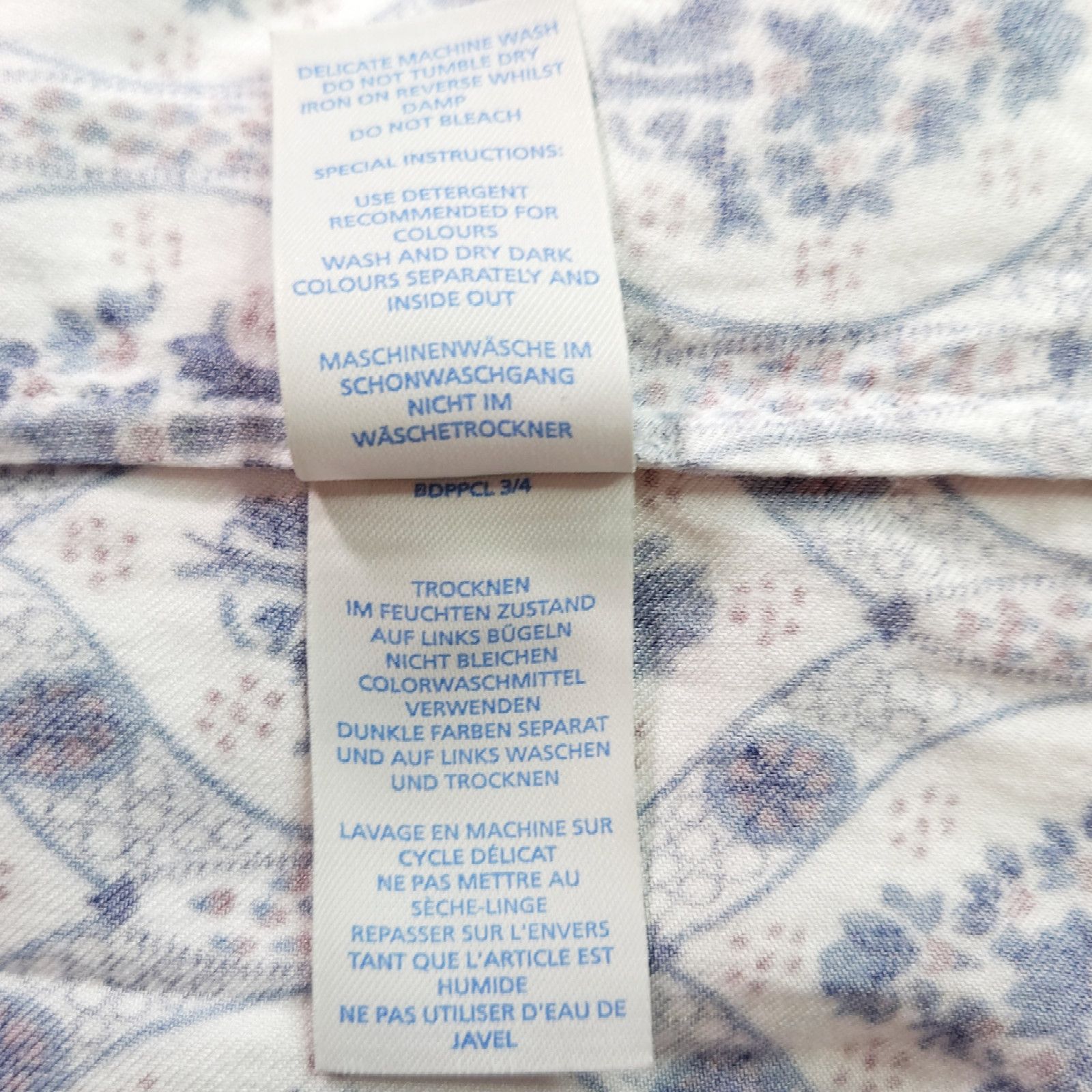 Boden EUC Boden Floral Medallion Henley Top Sz. 6 Blue White Size M / US 6-8 / IT 42-44 - 6 Thumbnail