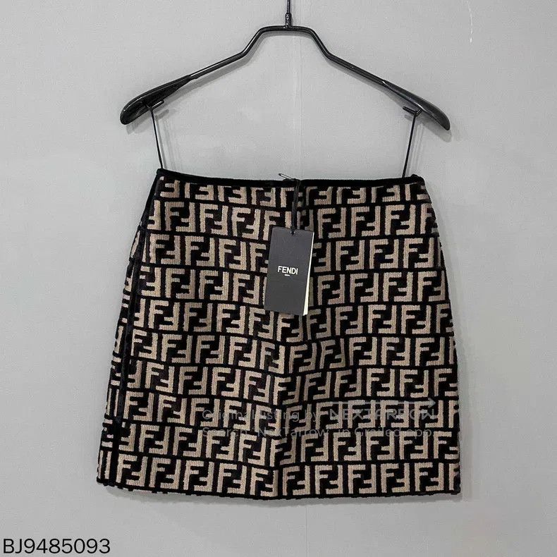 Fendi Fendi Monogrammed Embossed Short Pants Size 26" / US 2 / IT 38 - 1 Thumbnail
