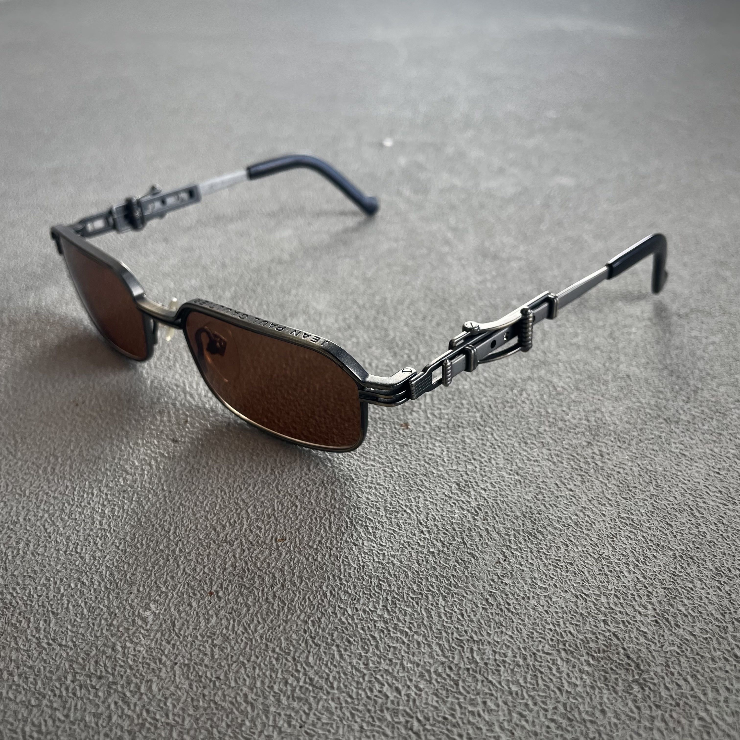 Rectangular Belt Buckle Sunglasses