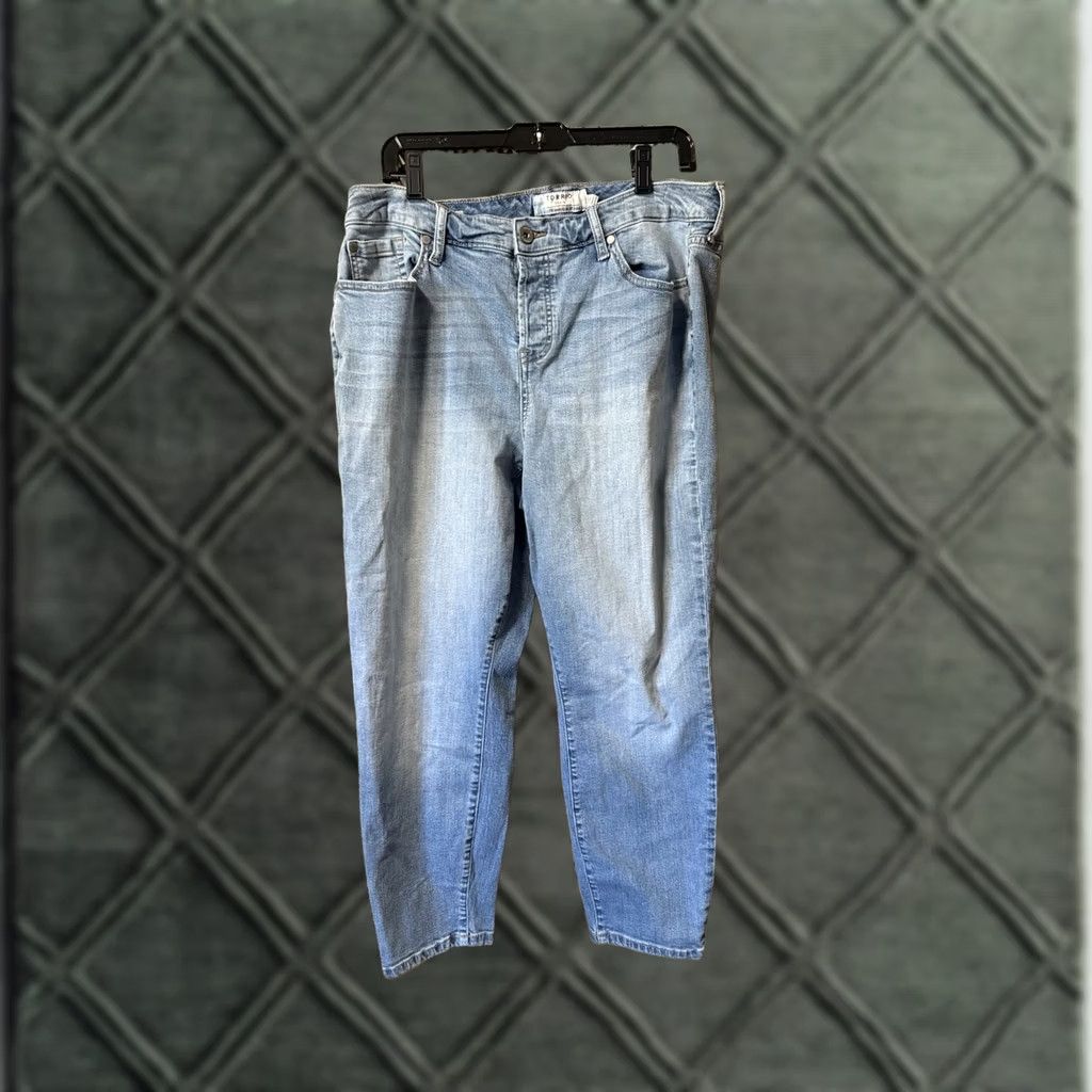 Torrid Torrid Girlfriend Crop Jeans 16 Light Wash EUC Womens Jeans Crop Blue 90s? Size 38" / US 16 / IT 52 - 1 Thumbnail