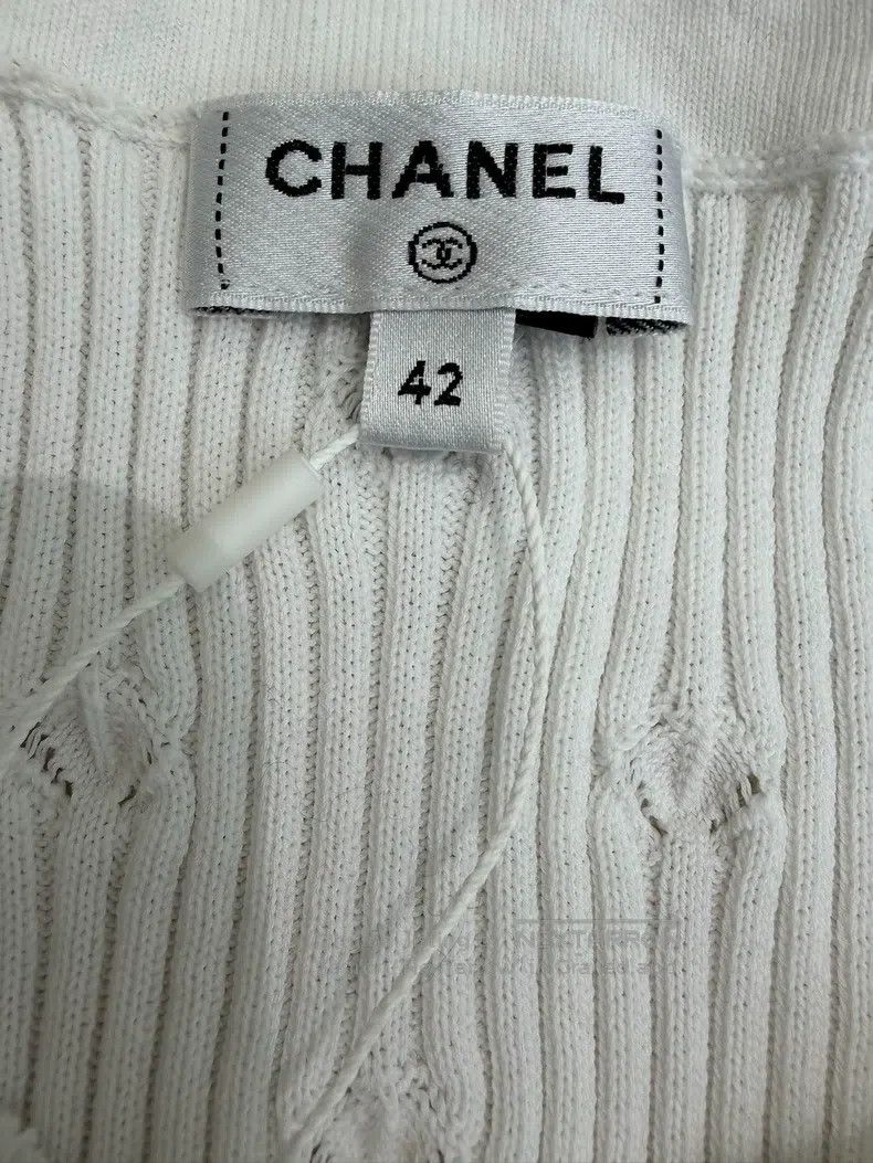 Chanel Chanel White knitted round-neck undershirt short sleeves Size M / US 6-8 / IT 42-44 - 4 Thumbnail