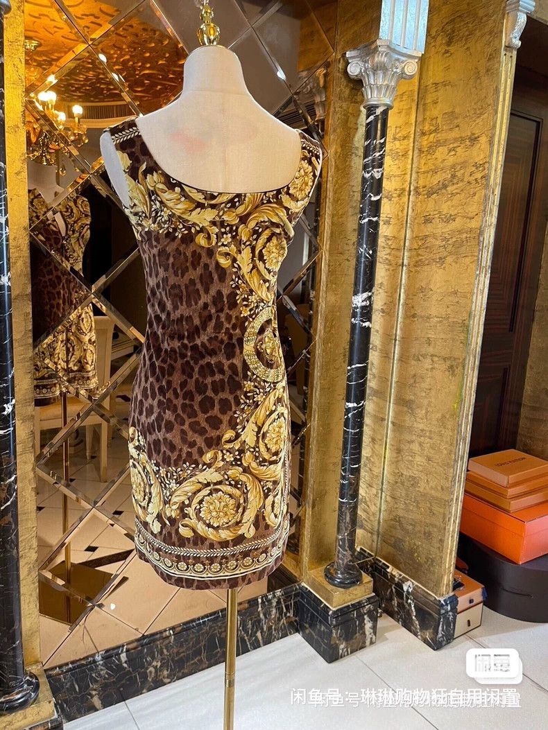 Versace Versace Baroque velvet vest dress Size M / US 6-8 / IT 42-44 - 8 Thumbnail