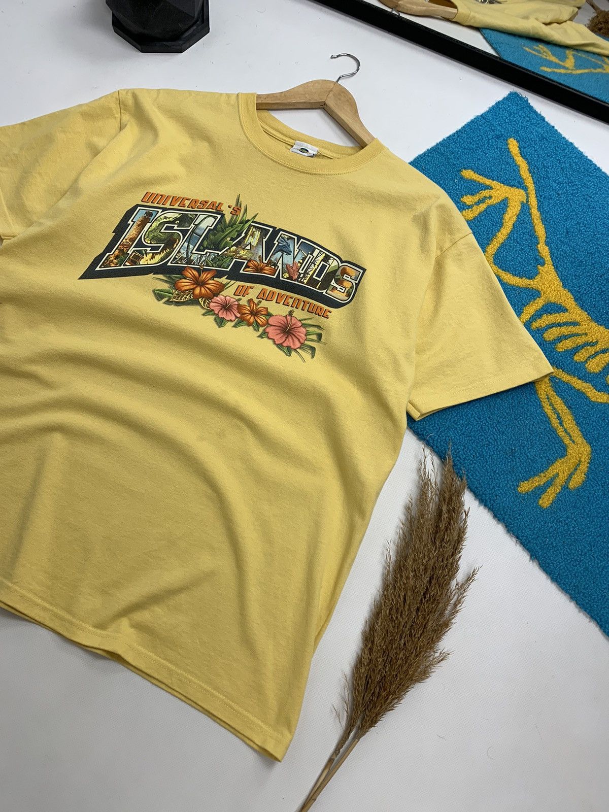 Universal Studios × Vintage Vintage Universal Studious Floral Print T-Shirt Size US L / EU 52-54 / 3 - 2 Thumbnail