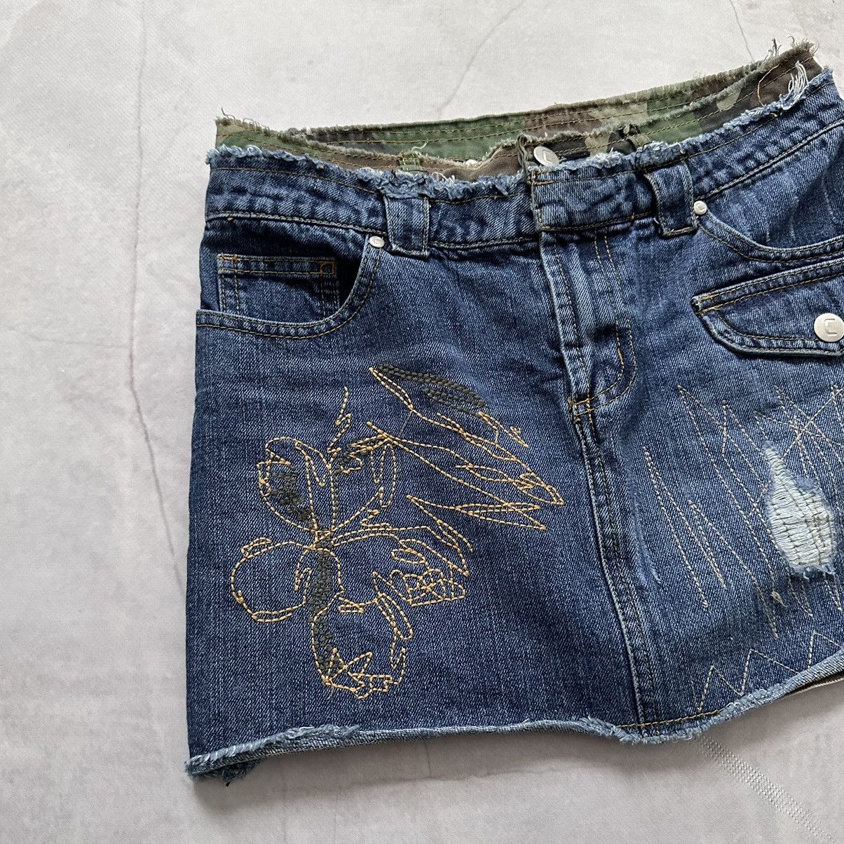 Ed Hardy 00s Hysteric Glamour Style Mini Skirt Embroidered Denim Size 28" / US 6 / IT 42 - 2 Thumbnail