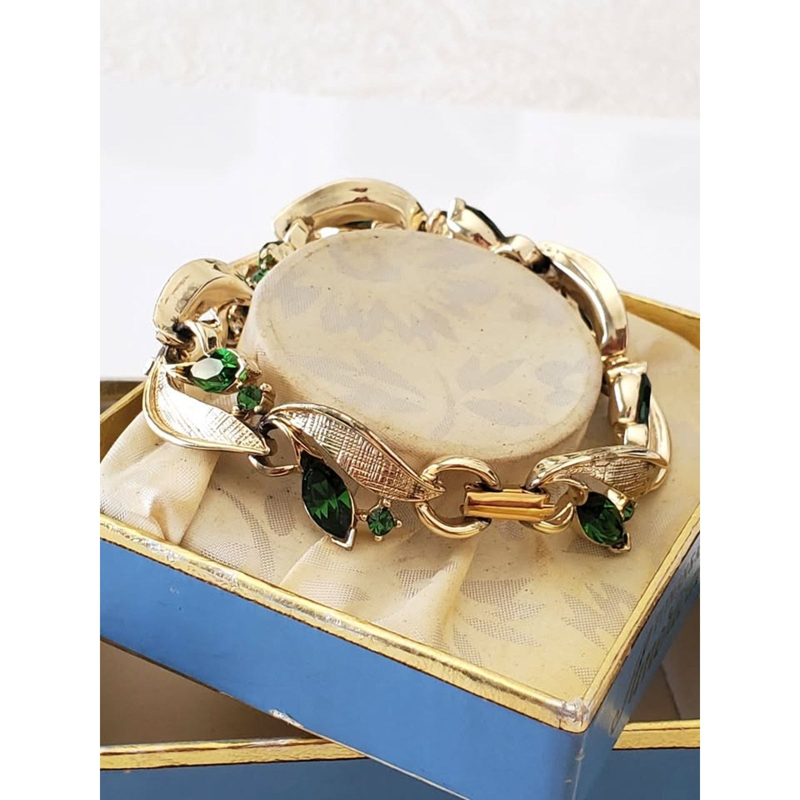 Other Vintage Green Rhinestone Lisner Designer Bracelet Size ONE SIZE - 1 Thumbnail