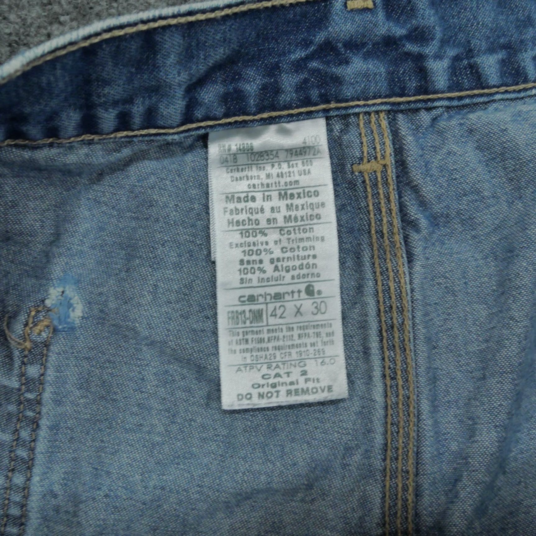 Carhartt VINTAGE Carhartt Jeans Mens 42x30 Blue Pants Workwear Flame Resistant Distress FRB13 DNM Size US 40 / EU 56 - 7 Thumbnail