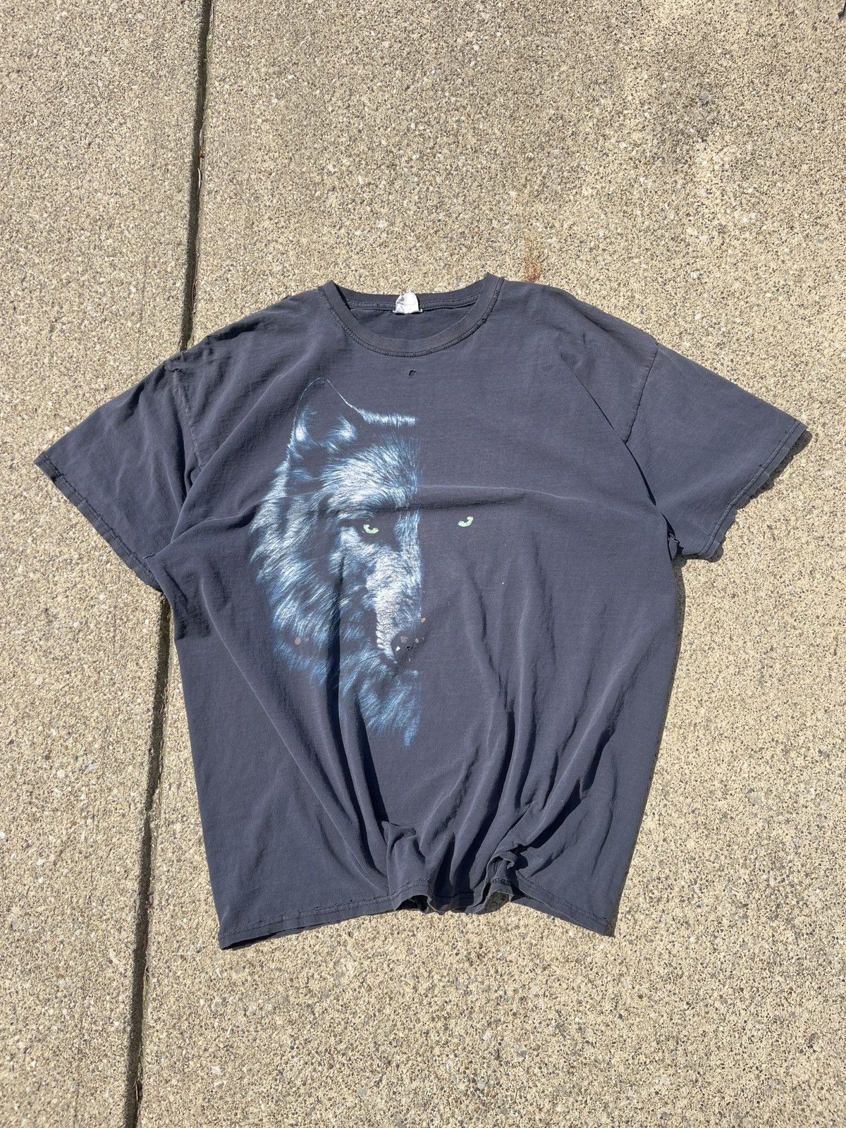 Fruit Of The Loom Vintage Y2K Wolf Tee 👀 Thrashed to perfection 4Gseller Size US XL / EU 56 / 4 - 3 Thumbnail