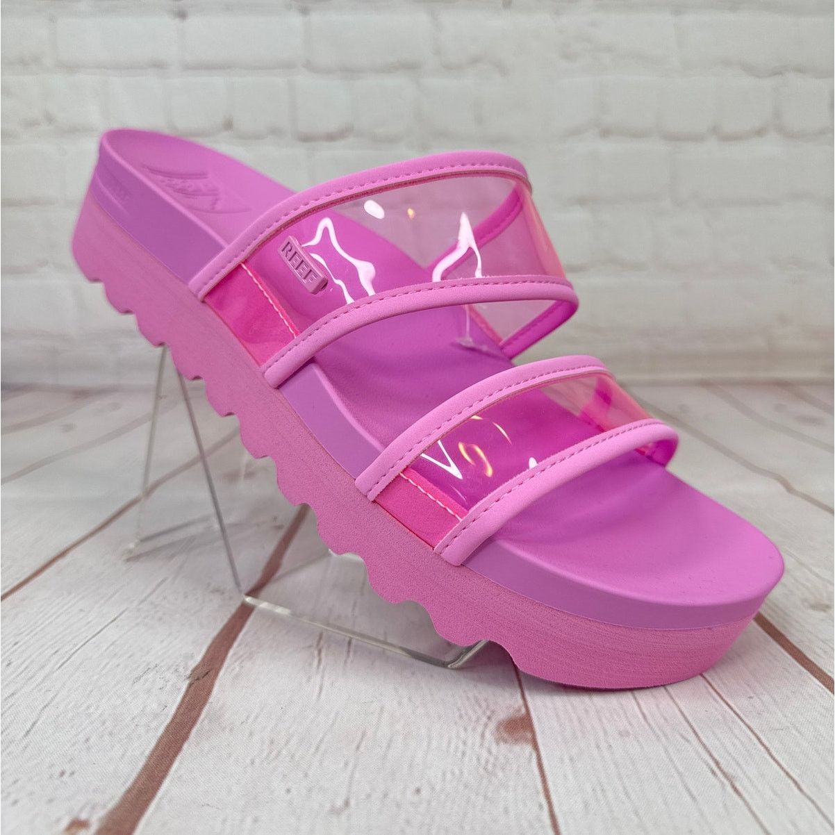Reef Vista Hi-Energy Clear Strap Light Neon Pink Sandals