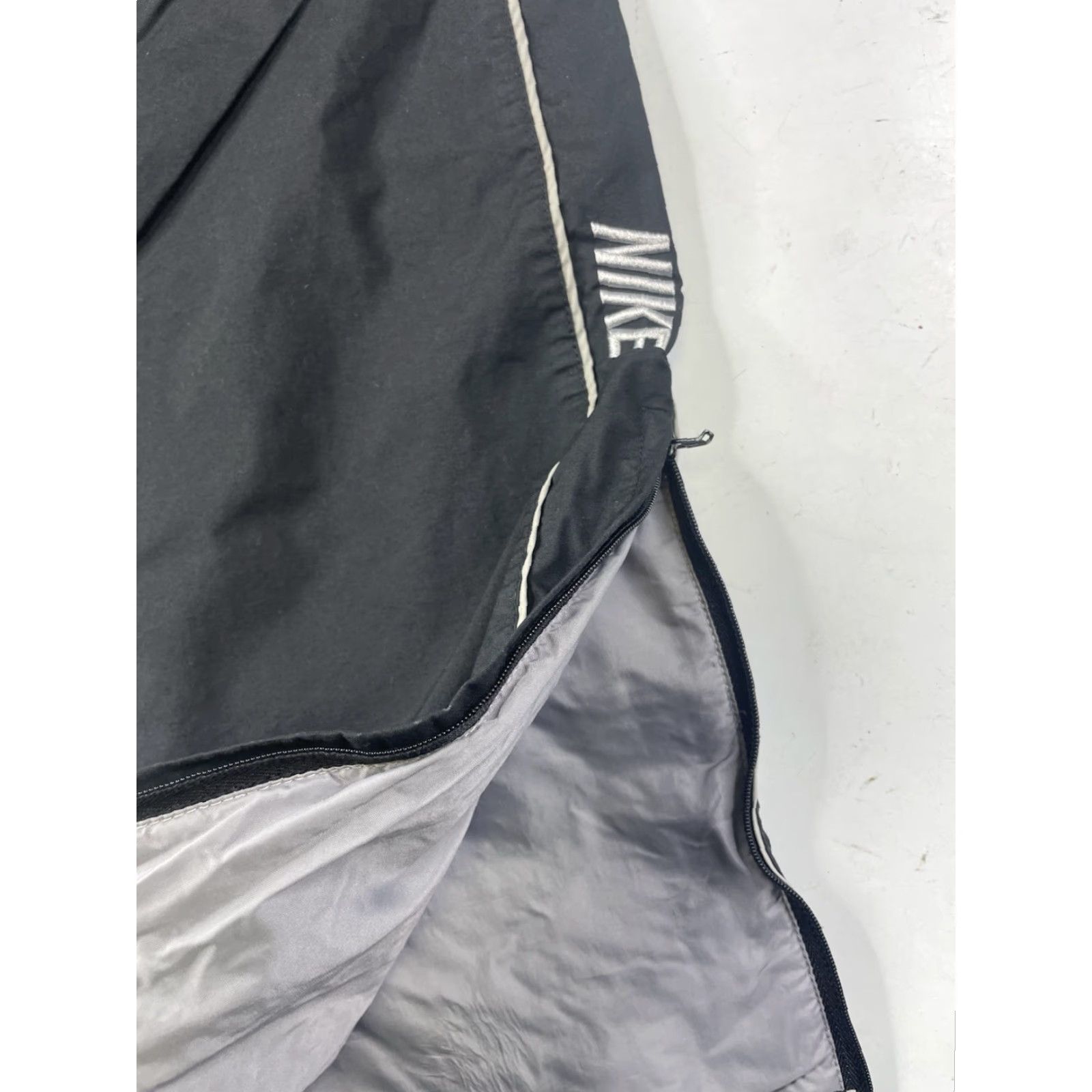 Nike VINTAGE Nike Track Pants Men L Track Pants Black Nylon Polyester Zip Striped Elastic Waist Lined Pockets Baggy Regular Straight Size US 33 - 2 Thumbnail