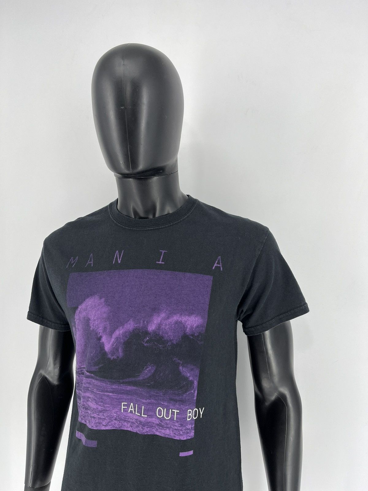 Band Tees × Vintage Vinatge Fall Out Boy LP Mania Big Logo Punk Rock Tee Size M Size US M / EU 48-50 / 2 - 4 Thumbnail