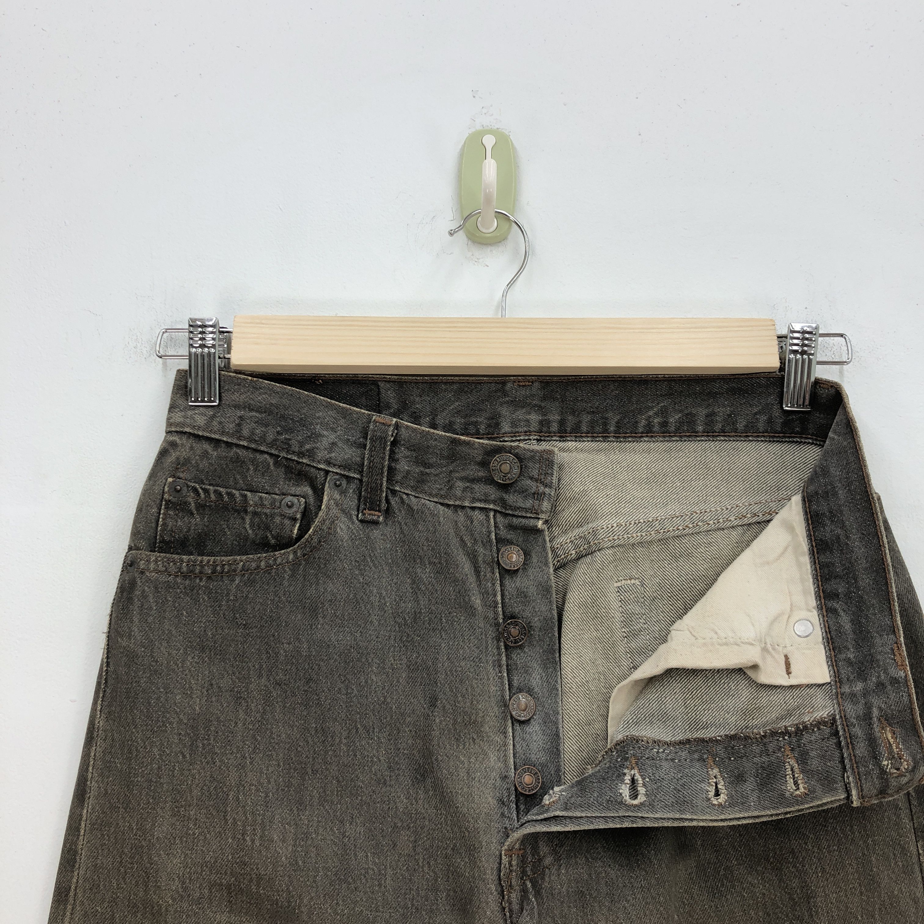 Levi's Vintage Levi's Faded Black Jeans Levis 501 Ash Gray Denim Size 28" / US 6 / IT 42 - 5 Thumbnail