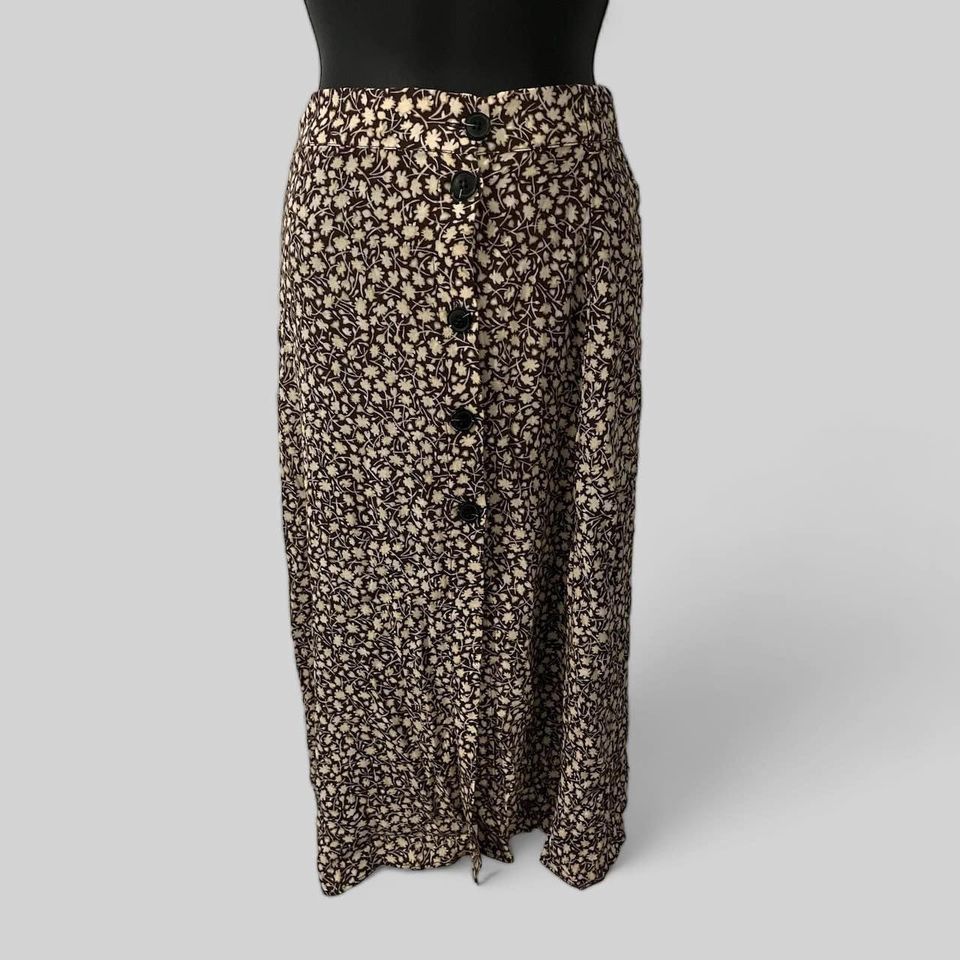 H&M H&M mid length skirt: 0 Size 25" / US 0 / IT 36 - 1 Preview