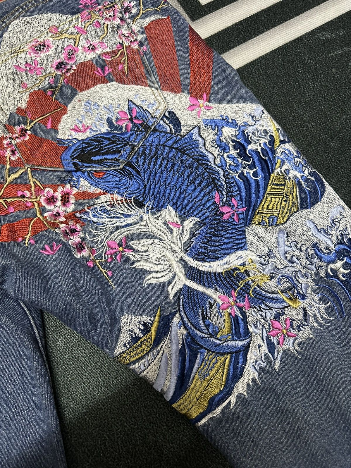 Japanese Brand Svgoi koi fish embroidery denim Size US 34 / EU 50 - 6 Thumbnail