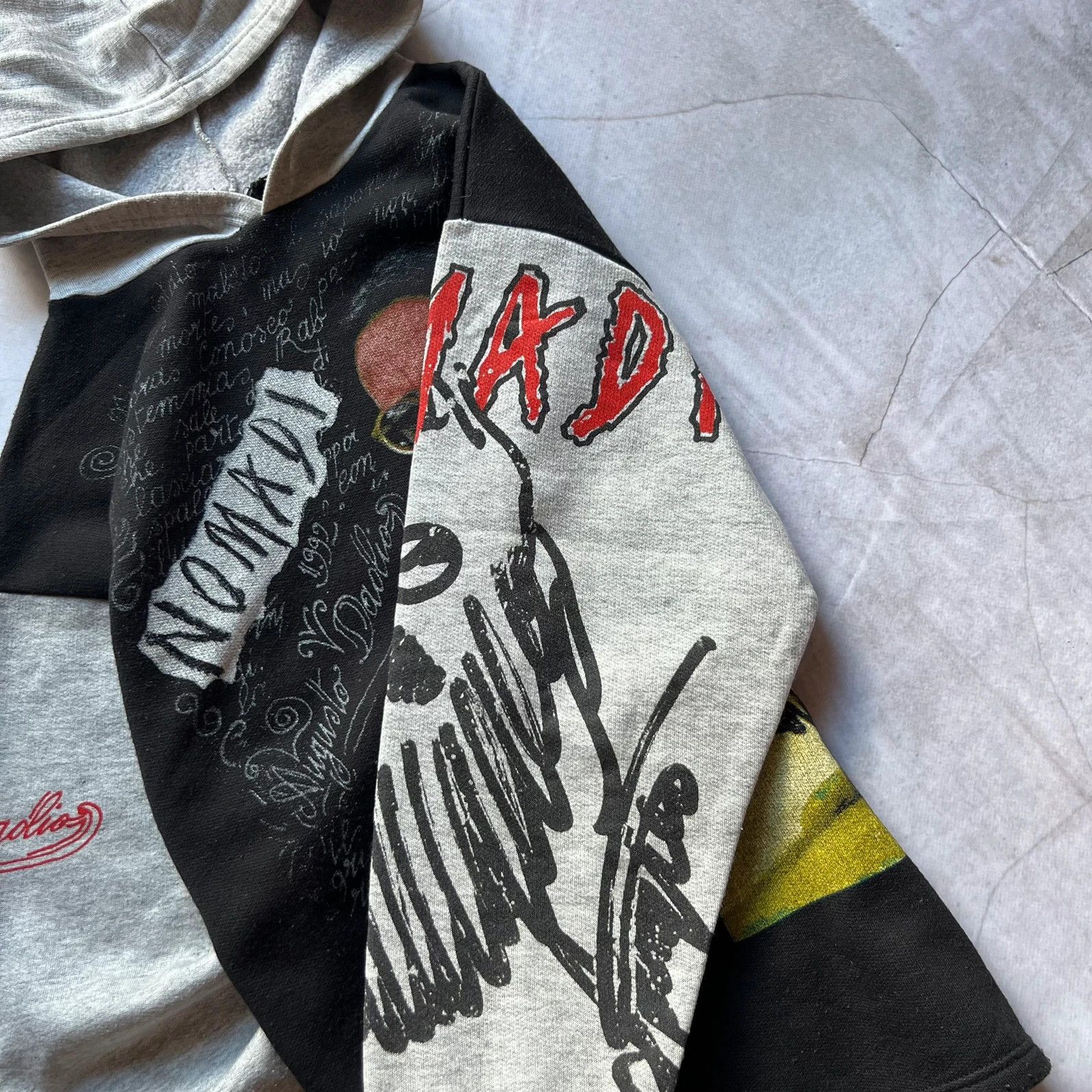 Band Tees vintage 1992 I Nomadi Augusto Daolio hoodie sweatshirt 90s 80s band tee rocker retro tour group Size US XL / EU 56 / 4 - 6 Thumbnail