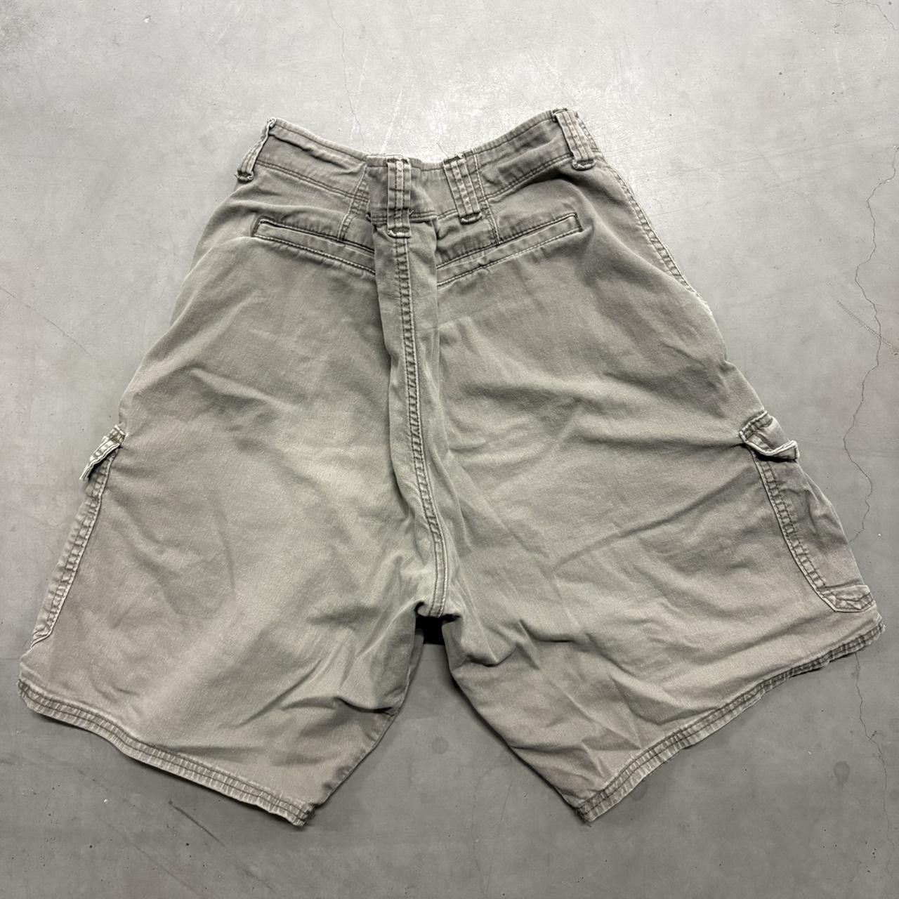 Vintage Crazy Vintage Y2K/2000s Essential Grey Cargo Shorts! Size US 34 / EU 50 - 2 Thumbnail