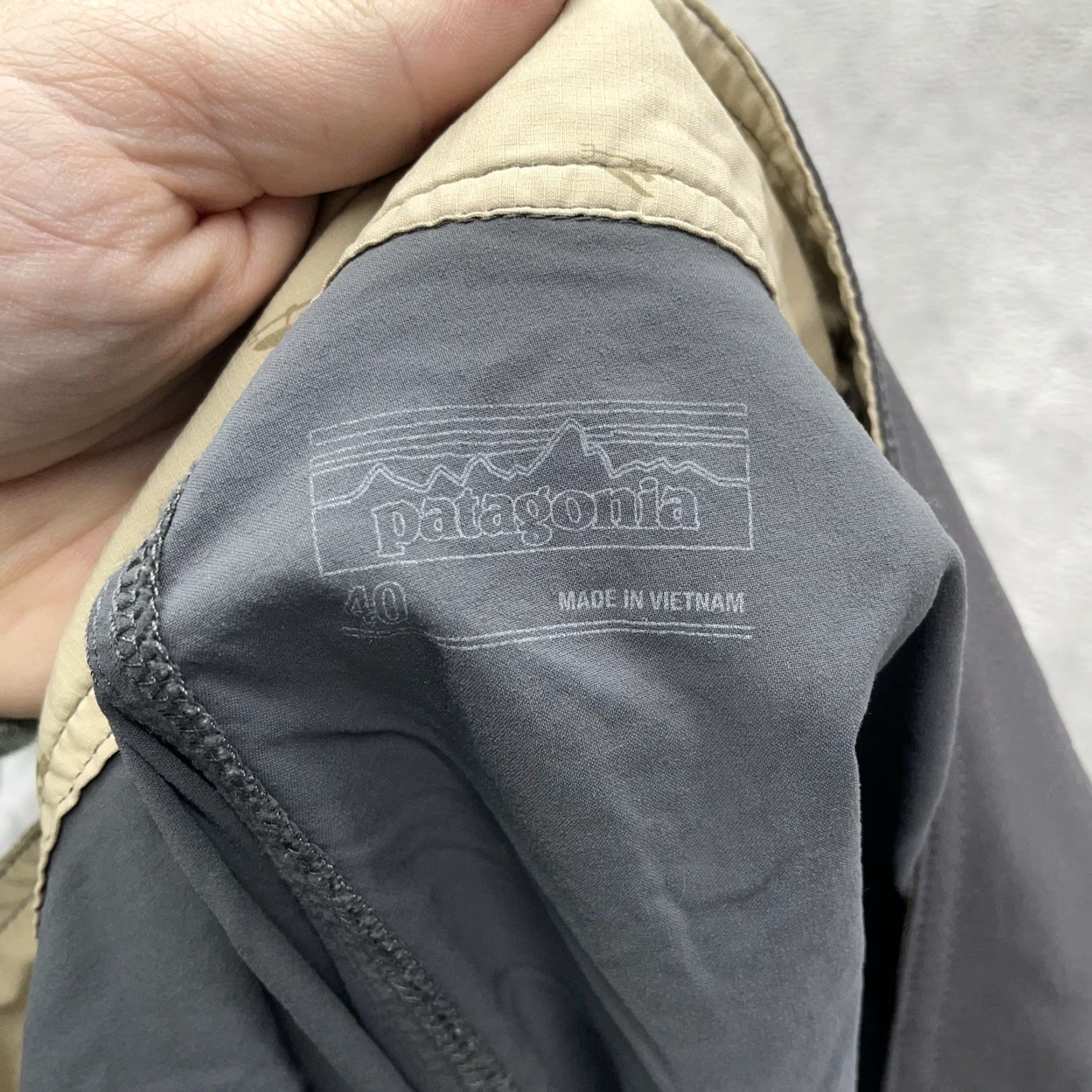 Patagonia Patagonia Bottom Men 40 Surf Wavefarer Scallop Hem Beach Swim 7" Gray Nylon Spandex Quick Dry Pockets Drawstring Board Shorts Vintage No Size US 40 / EU 56 - 4 Thumbnail