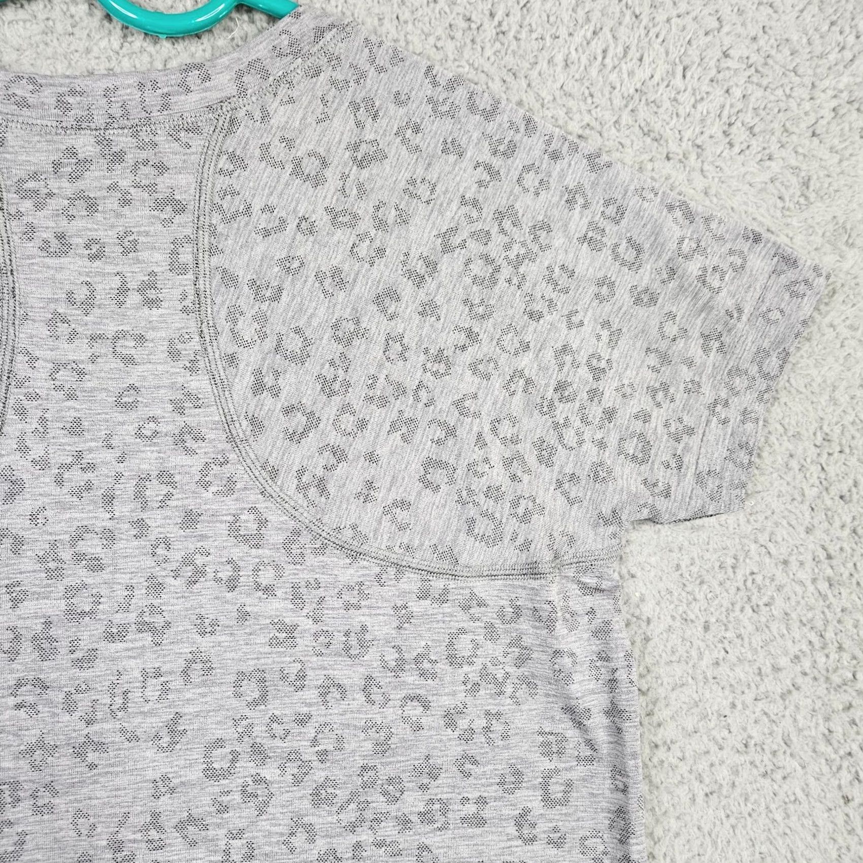 Athleta Athleta Women's Gray Floral Printed Short Sleeve Top Size S Size S / US 4 / IT 40 - 8 Thumbnail