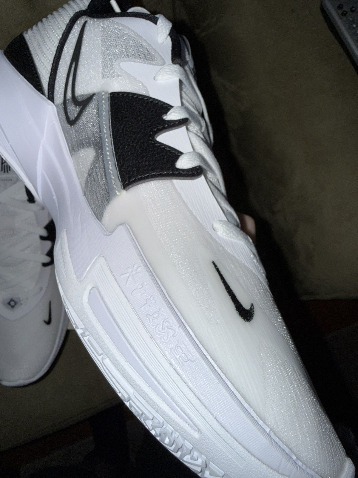Nike Nike Kyrie 5 TB Promo (players only) “Panda” wht/blk, NEW!! Size US 13 / EU 46 - 13 Thumbnail