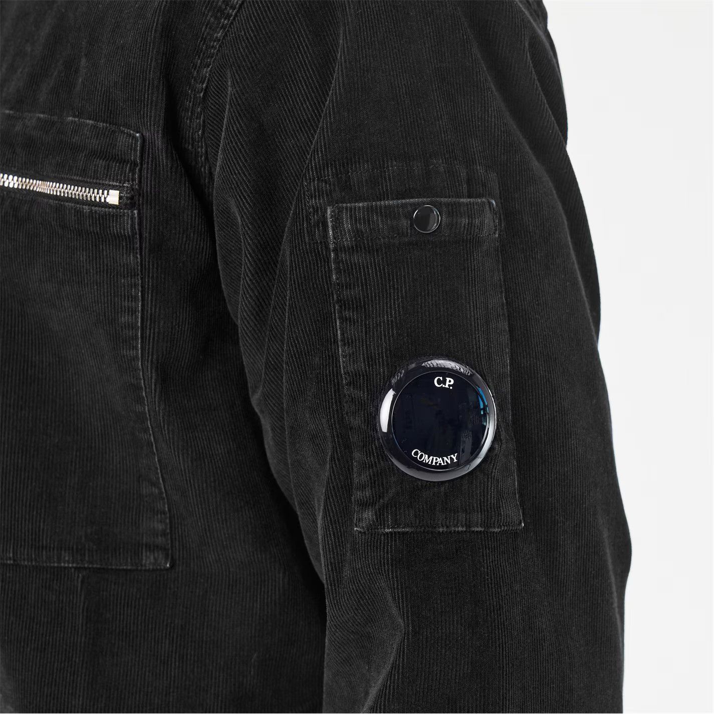 C.P. Company o1g2r1mq0426 Corduroy Long Sleeve Zip Overshirt in Black Size US S / EU 44-46 / 1 - 5 Thumbnail