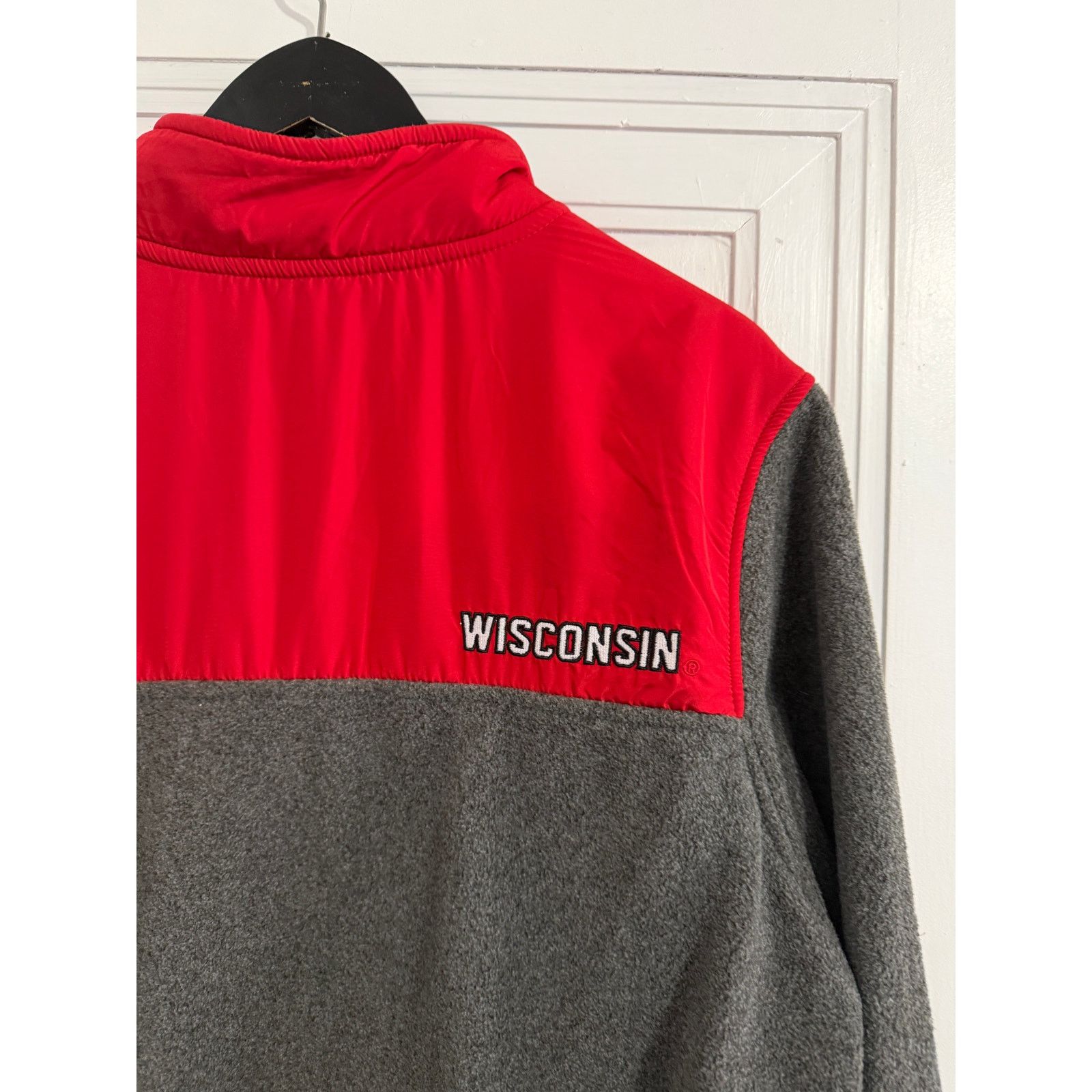 Colosseum Athletics Wisconsin Badgers Snap-Button Fleece Sweatshirt Size L Size US L / EU 52-54 / 3 - 7 Thumbnail