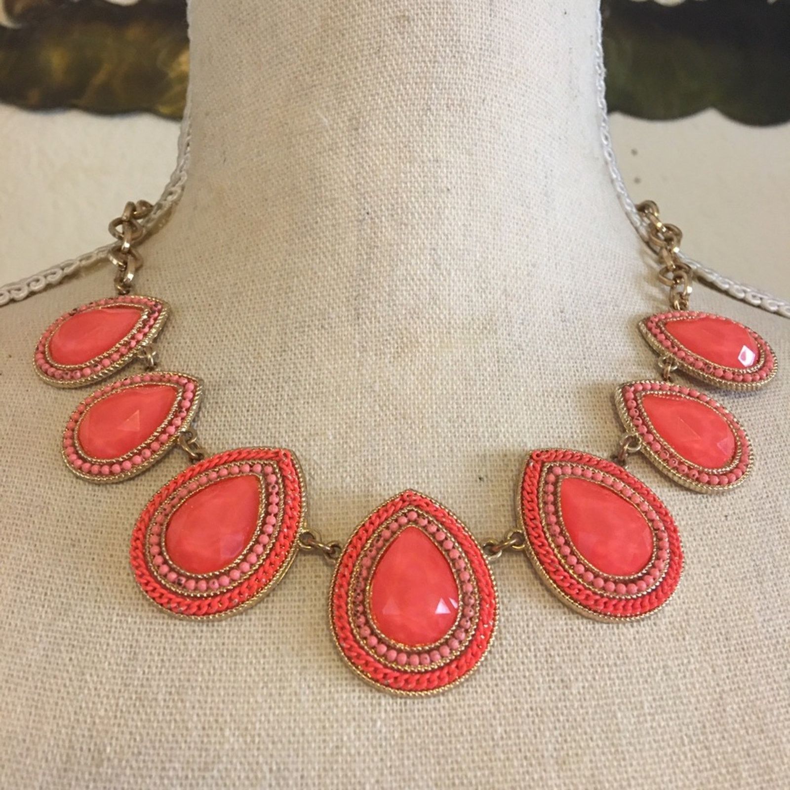 Jewelry Coral tone faceted tear drop statement necklace Size ONE SIZE - 1 Thumbnail