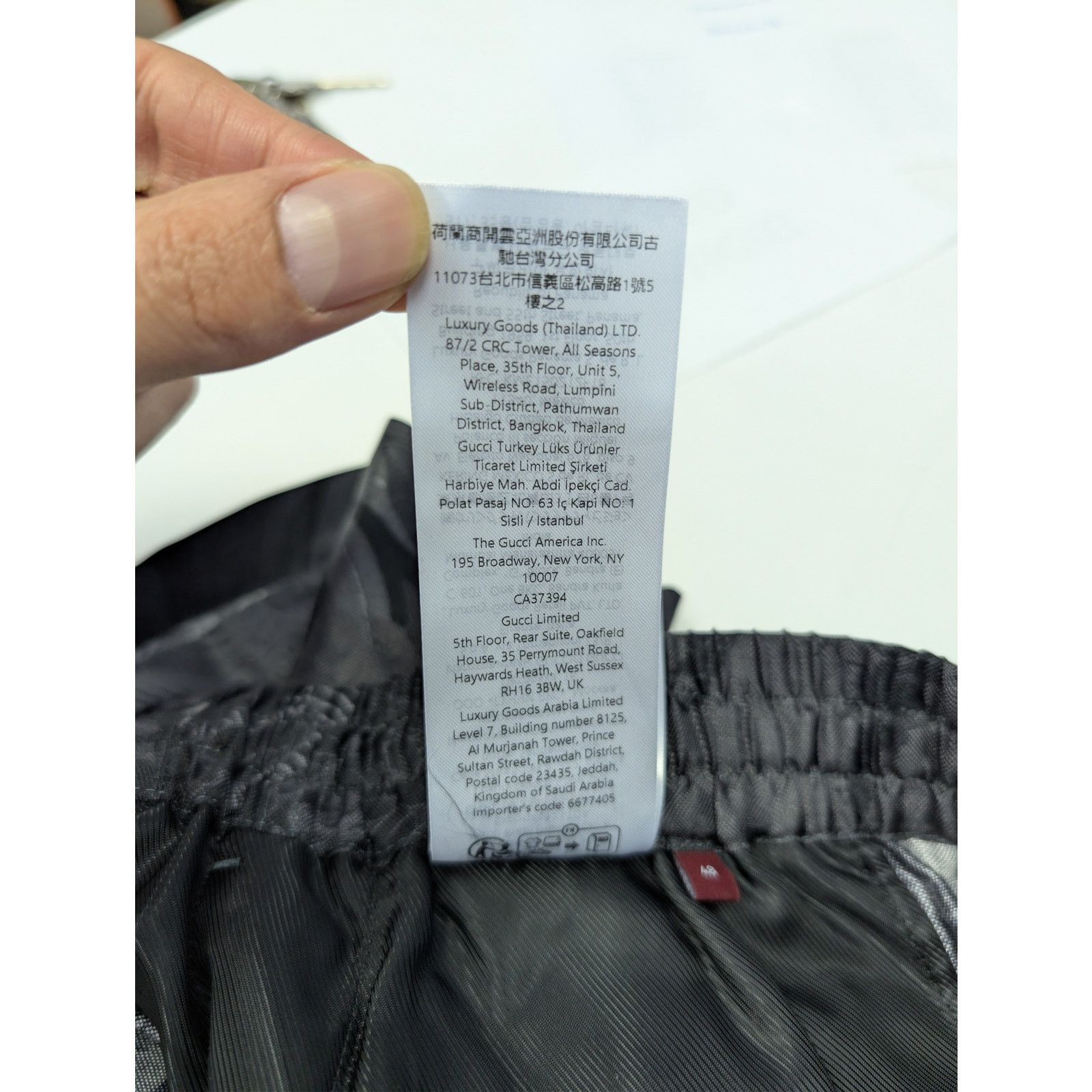 Gucci o1rshd1 Flora & Fauna Print Silk Shorts in Anthracite Gray Size US 32 / EU 48 - 23 Thumbnail