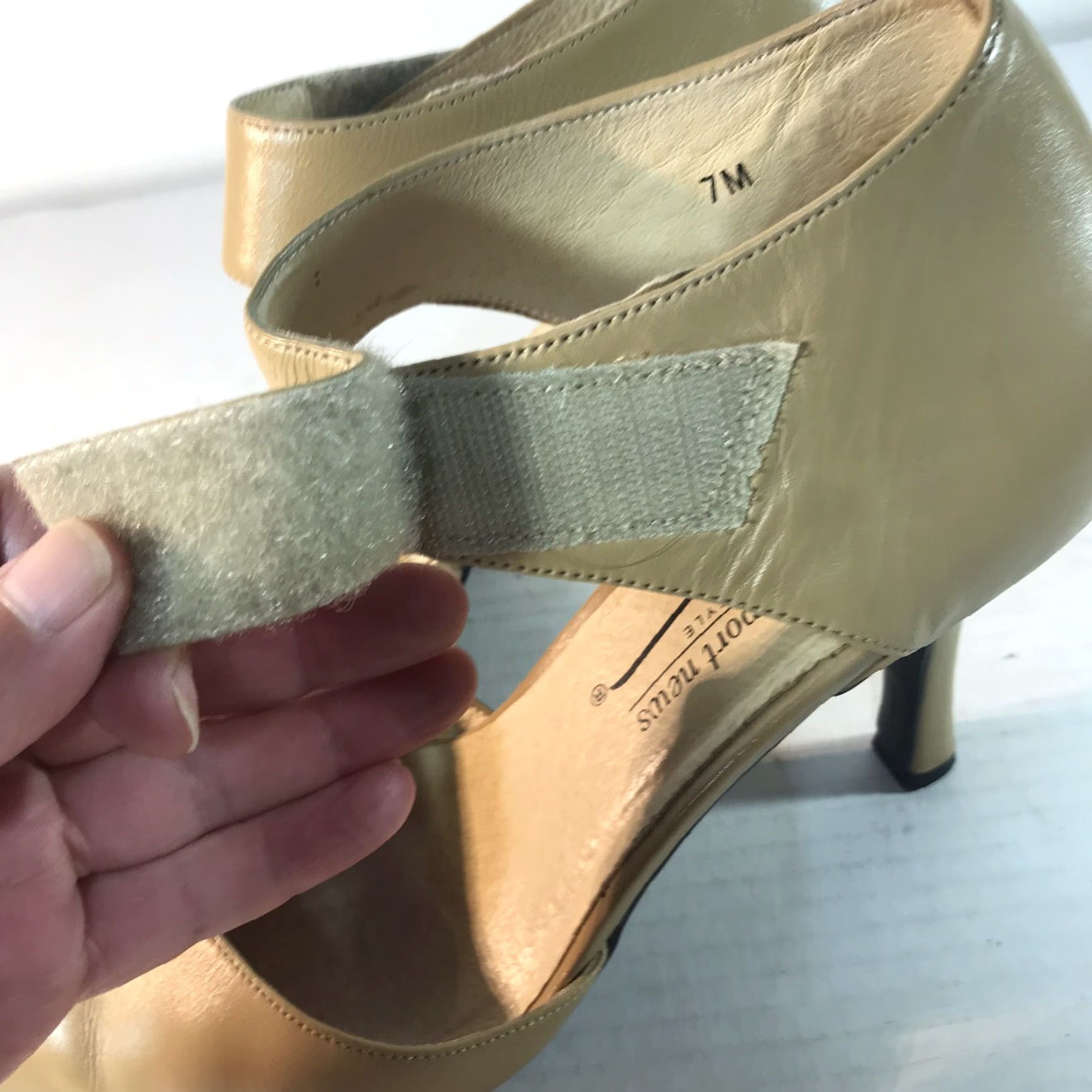 Vintage VINTAGE Newport News Beige Leather Pump Women's Size 7M 3.5in Heels Dress Formal Casual Size US 7 / IT 37 - 2 Thumbnail