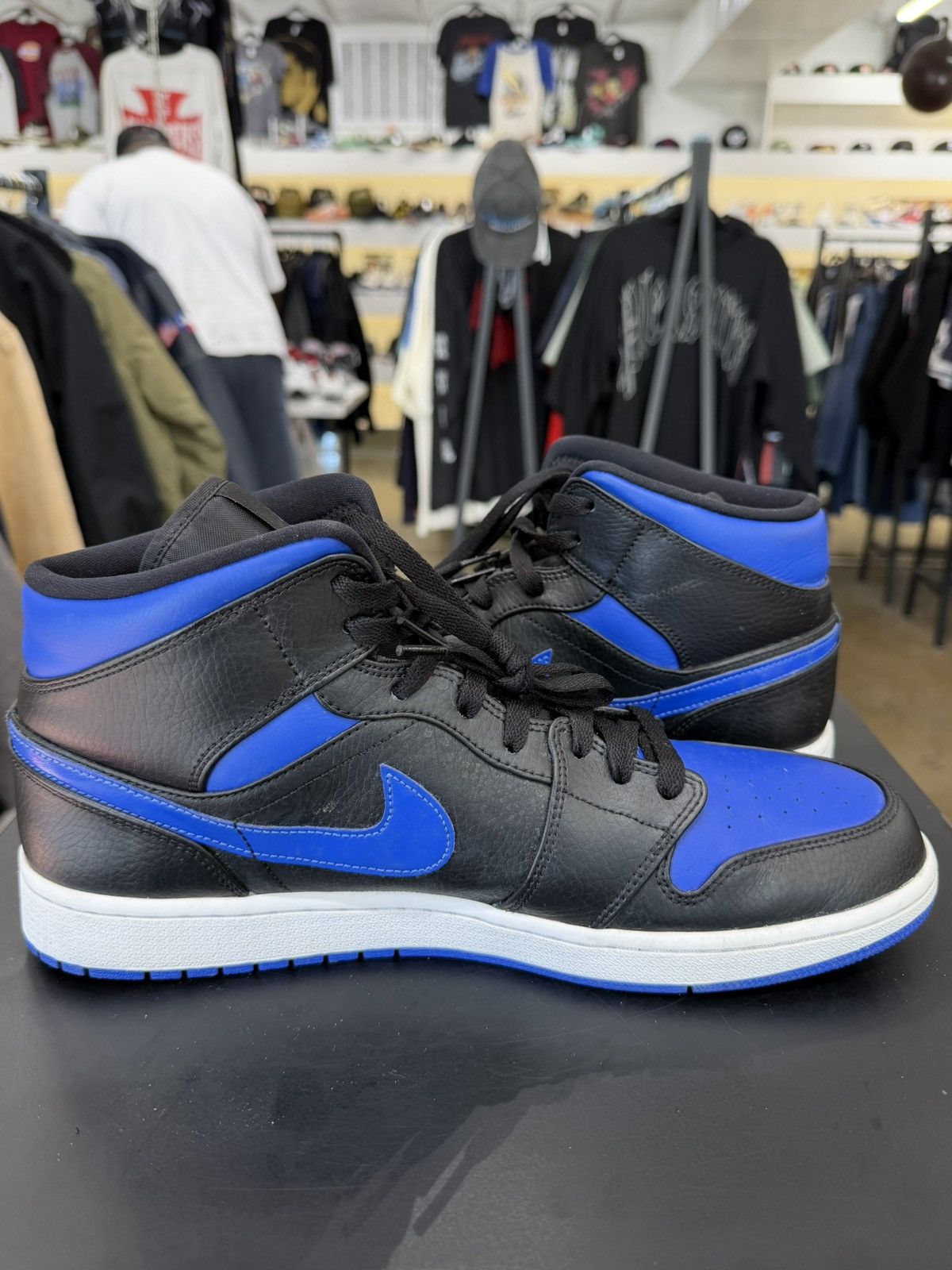 Jordan Brand Air Jordan 1 Mid Royal Size 13 (2020) Size US 13 / EU 46 - 3 Thumbnail