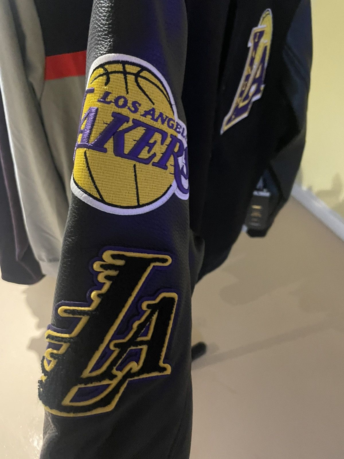 Pro Standard Lakers Pro Standard varsity jacket Size US L / EU 52-54 / 3 - 5 Thumbnail