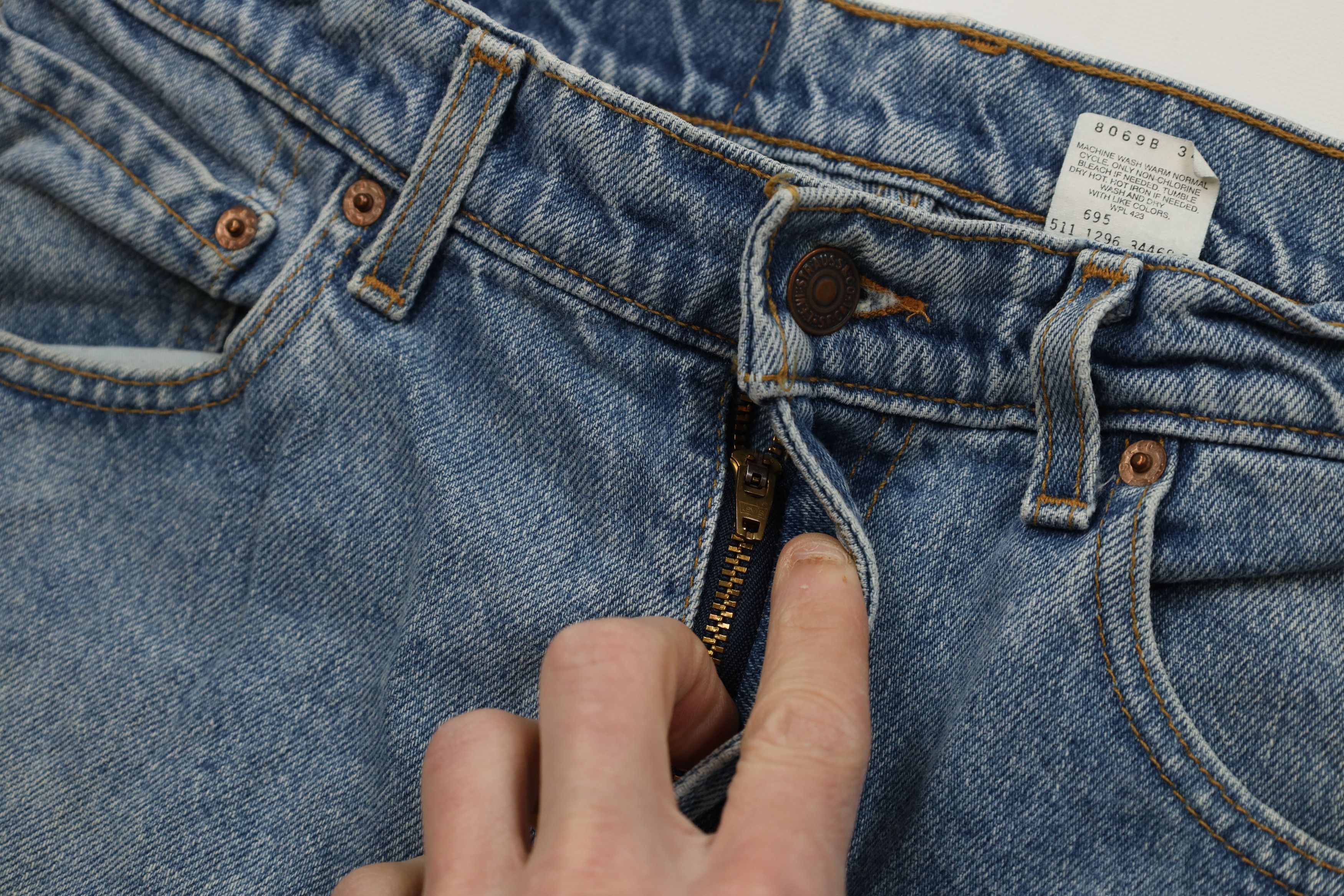 Levi's Vintage 90s Levis 550 Relaxed Fit Denim Jeans Blue USA Size US 34 / EU 50 - 8 Thumbnail