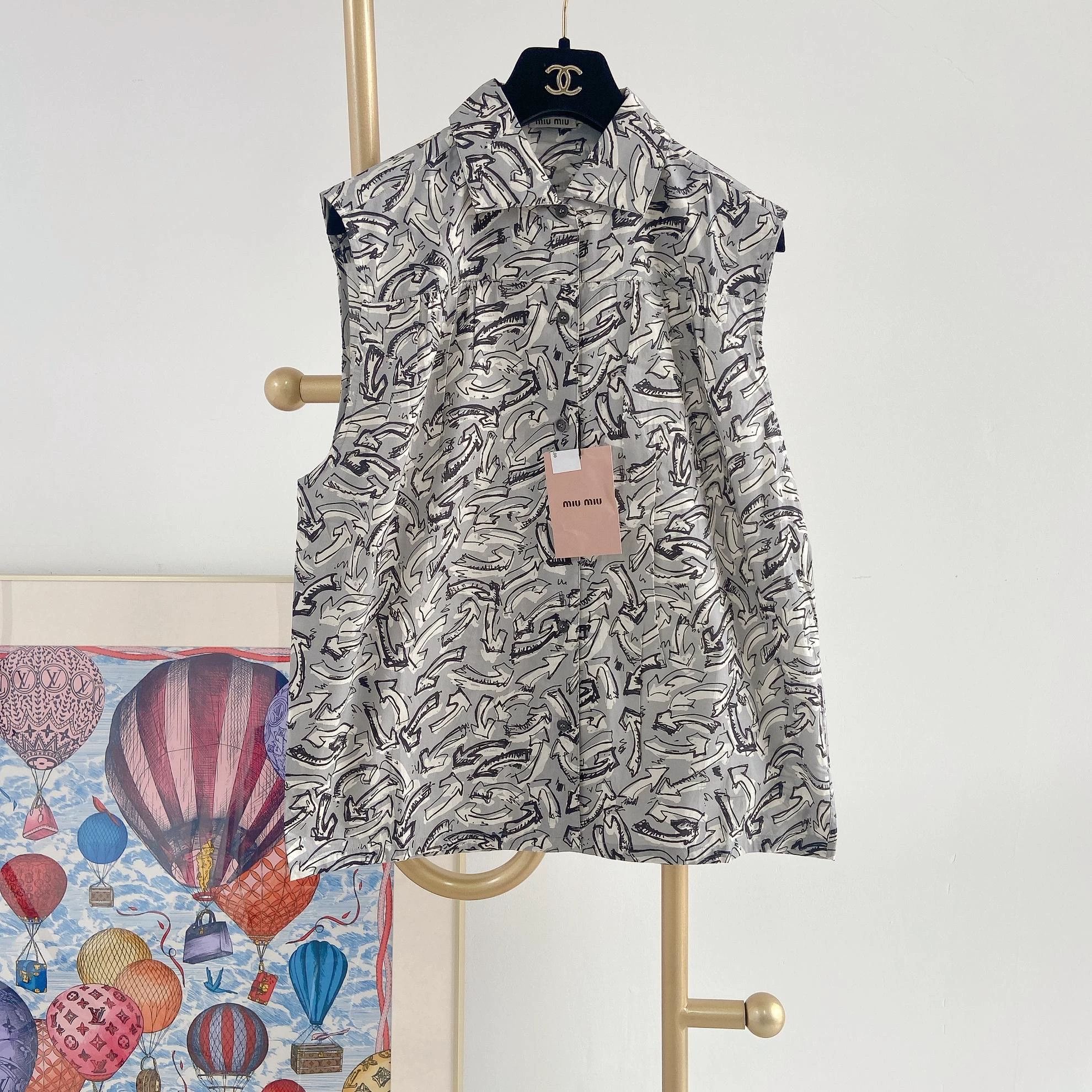 Miu Miu MIU MIU Sleeveless Lapel Top 40 with Tags Size S / US 4 / IT 40 - 1 Thumbnail
