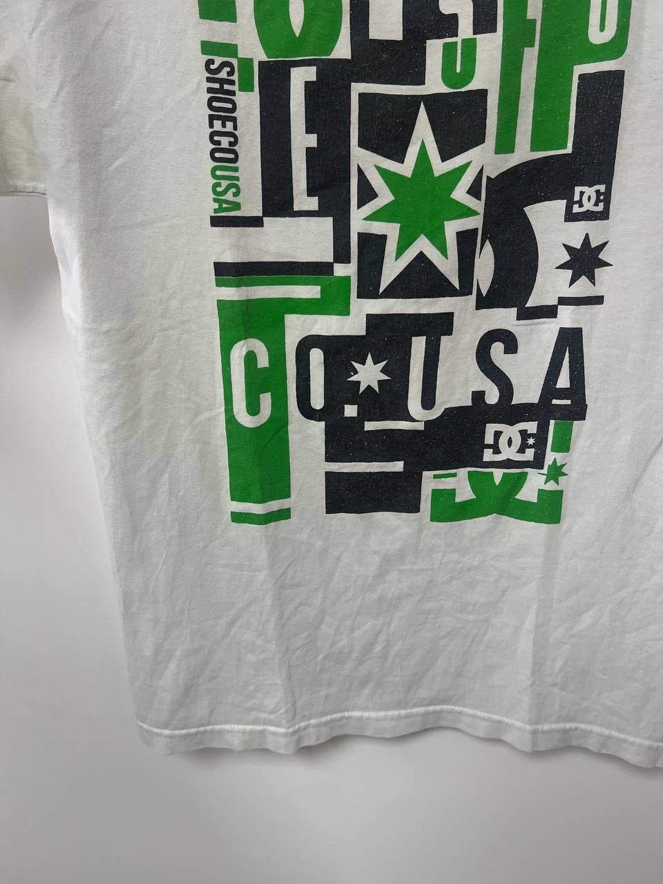 Other Vintage DC Shoes Usa T shirt Skate Sk8 Big logo Rare Hype L Size US L / EU 52-54 / 3 - 11 Thumbnail