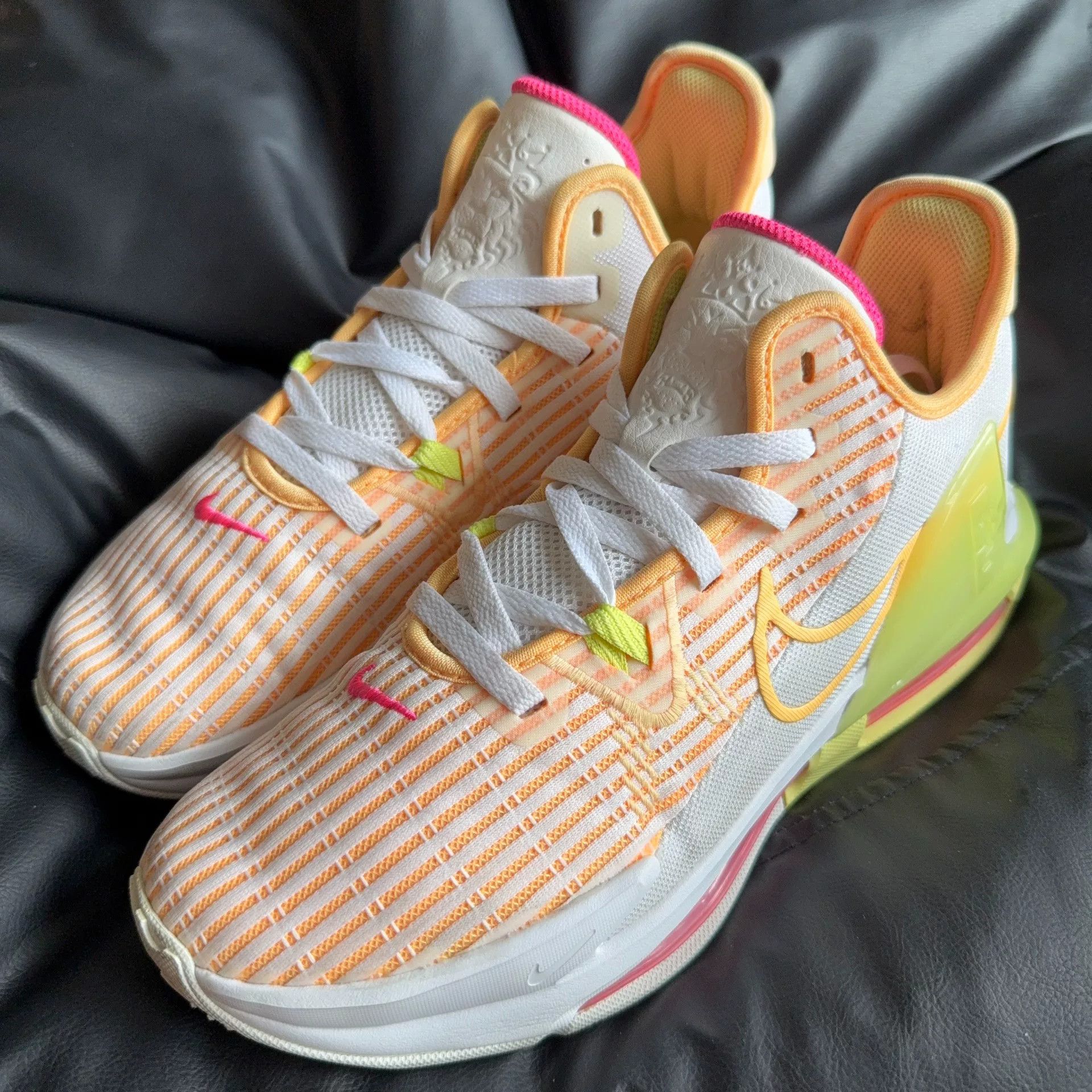 Nike Nike White Lowtop Sneakers 43 Men Size US 10 / EU 43 - 1 Thumbnail
