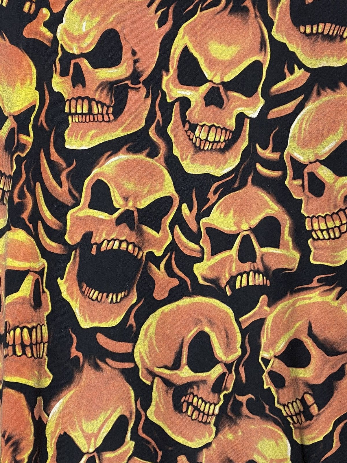 Liquid Blue Vintage 00s Liquid Blue Skull Pile All Over Print T-Shirt DS Size US XL / EU 56 / 4 - 3 Thumbnail