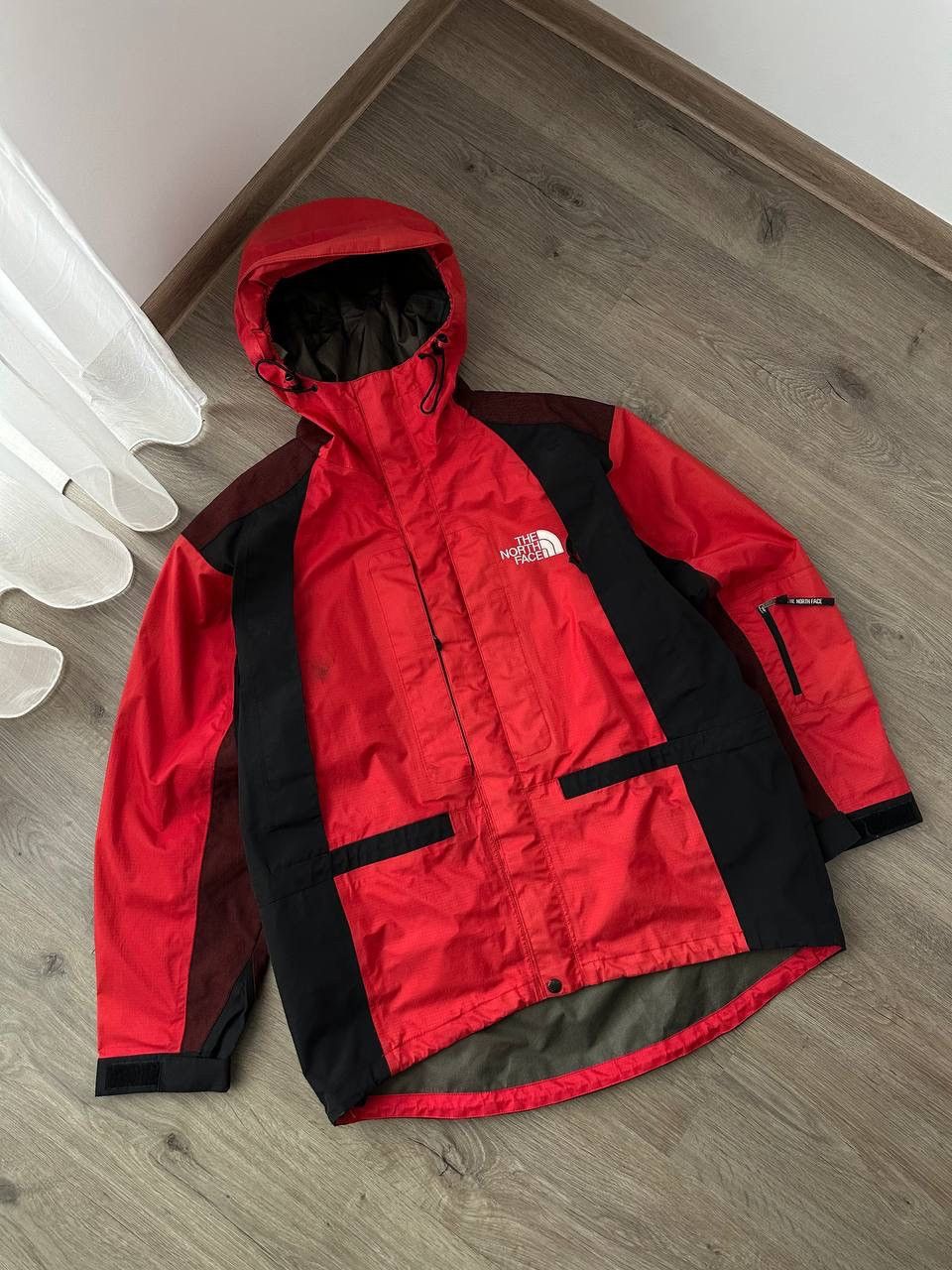 The North Face × Vintage Vintage Outdoor Red Gore-Tex The North Face Jacket Size US L / EU 52-54 / 3 - 4 Thumbnail