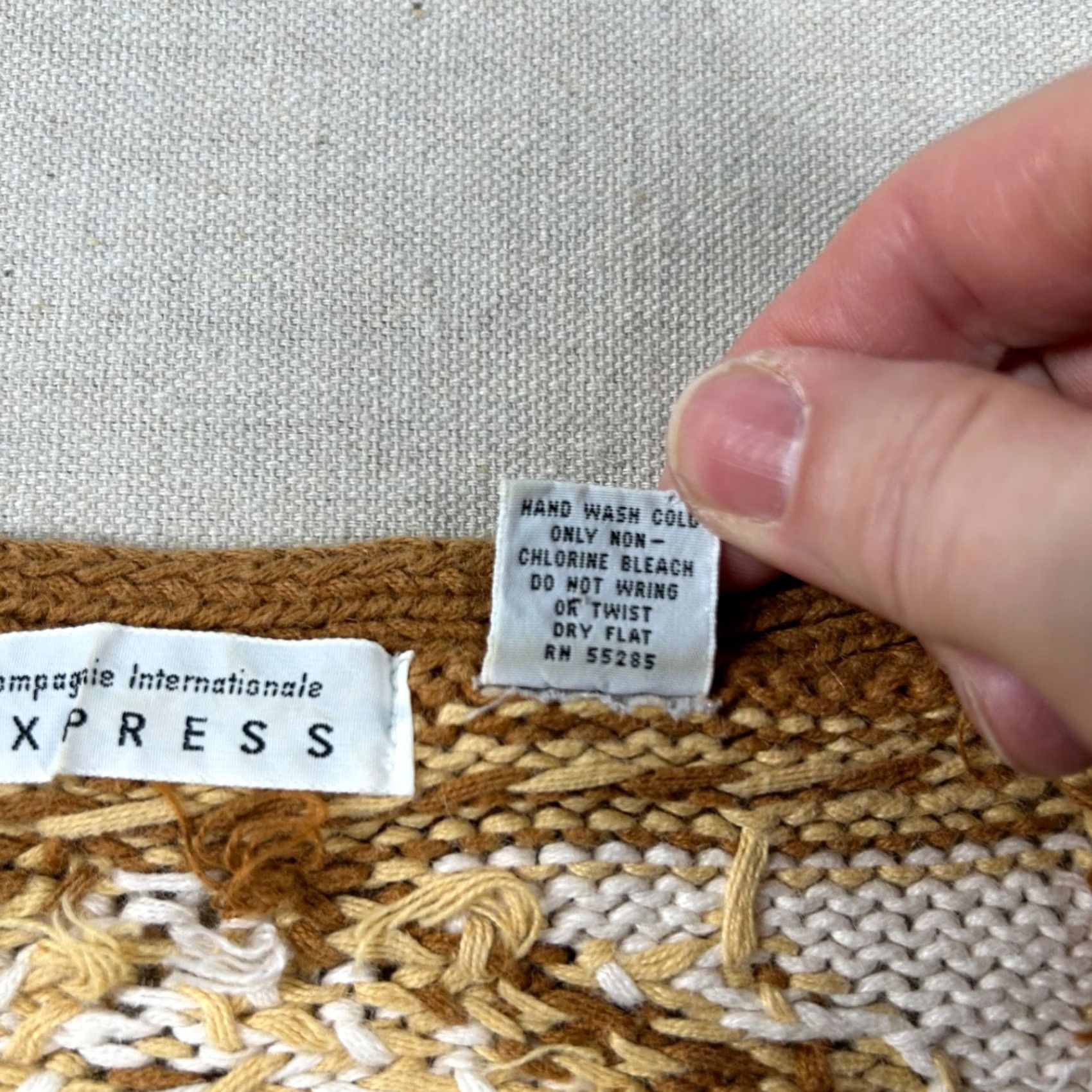 Express VINTAGE Express Womens M Fair Isle Knit Ramie Blend V Neck Sweater Tennis Granny Size M / US 6-8 / IT 42-44 - 4 Thumbnail