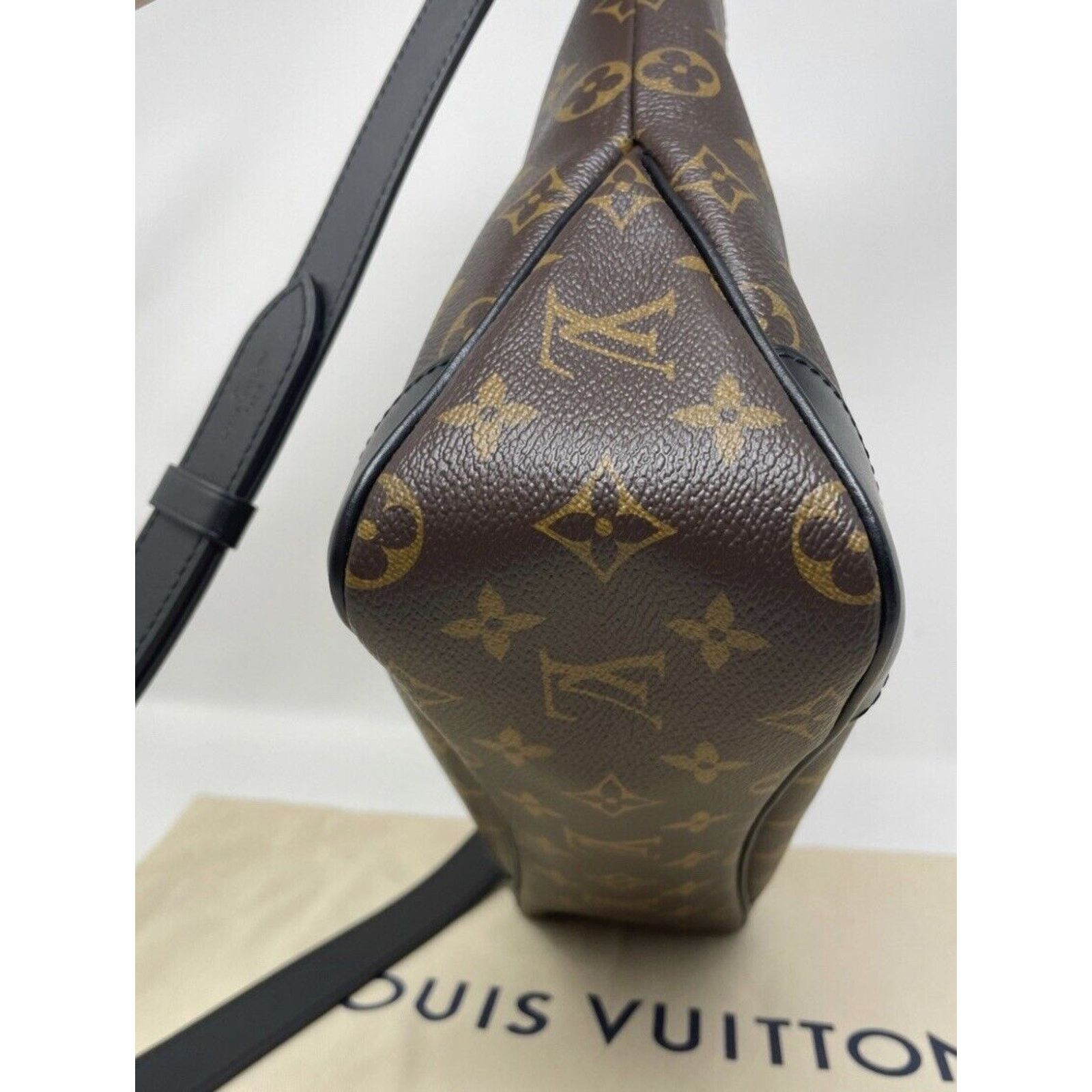 Louis Vuitton Louis Vuitton Odeon Monogram Shoulder Bag MM Brown Canvas Size ONE SIZE - 6 Thumbnail