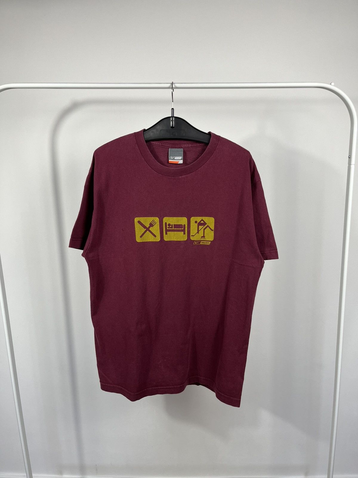 Nike Vintage Nike Bauer Graphic T Shirt Burgundy Hockey Tee L Size US L / EU 52-54 / 3 - 1 Thumbnail