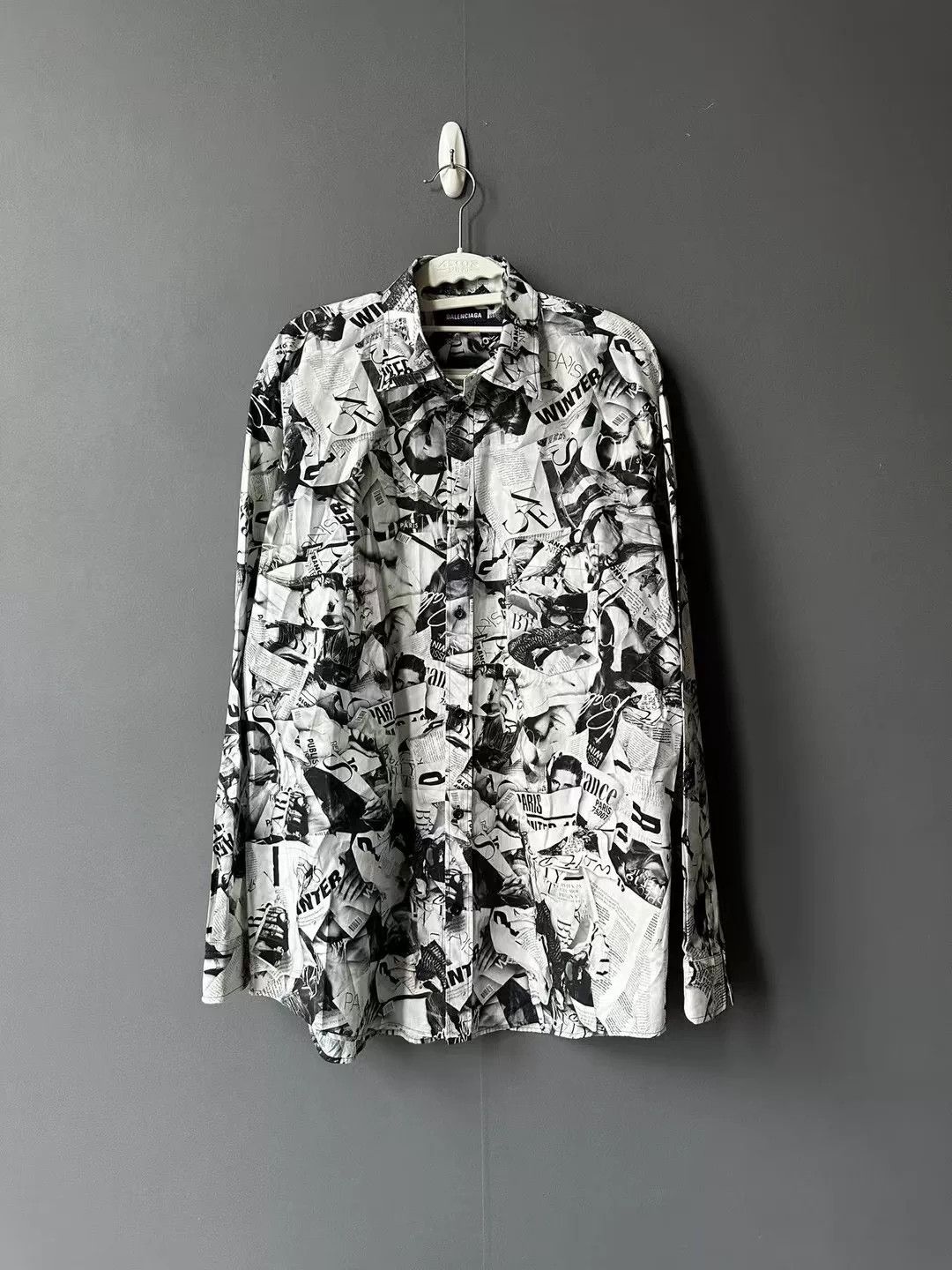 Balenciaga Balenciaga Newspaper Print Shirt Size US XL / EU 56 / 4 - 1 Thumbnail