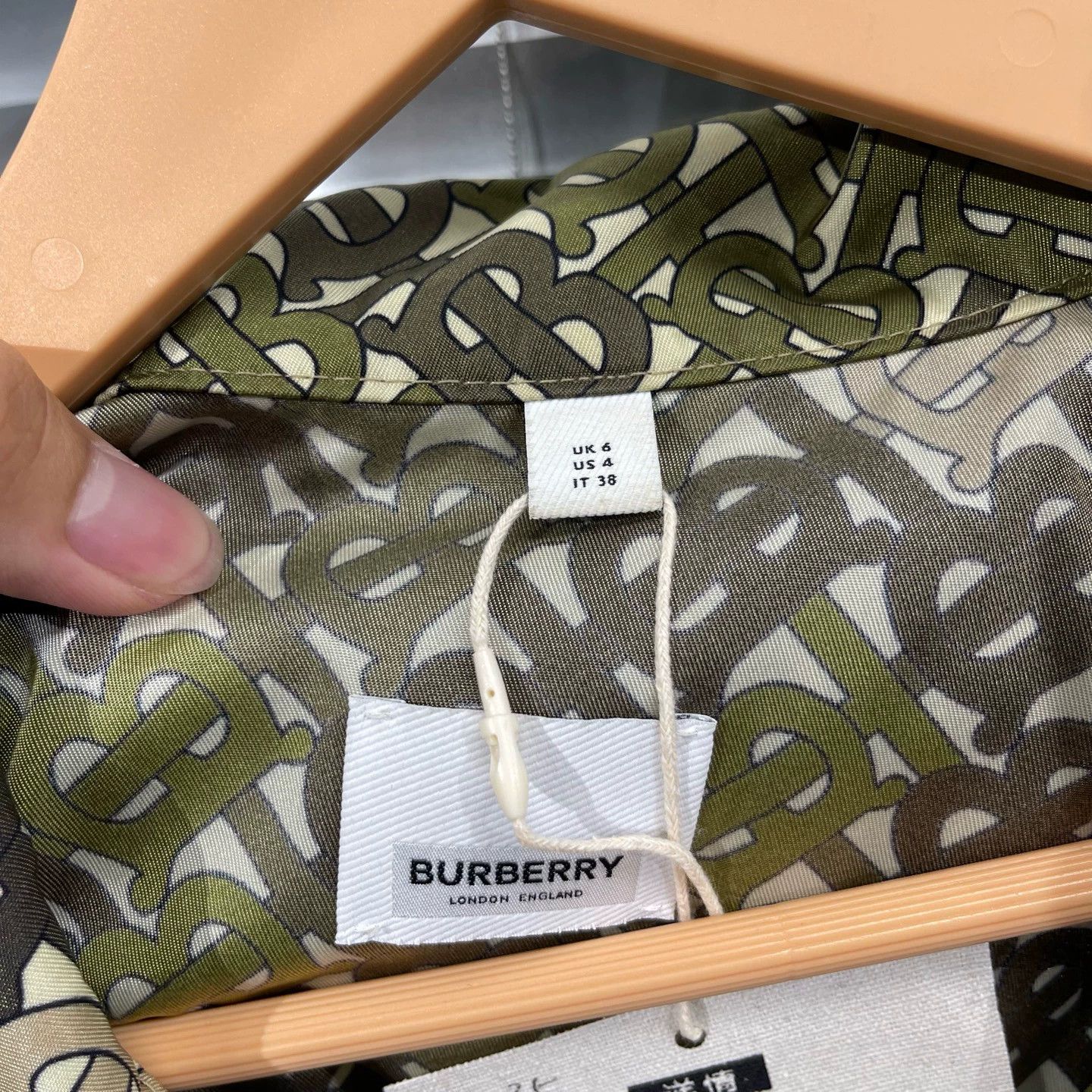 Burberry Burberry camo all over print zip jacket 36 99 new Size XS / US 0-2 / IT 36-38 - 3 Thumbnail