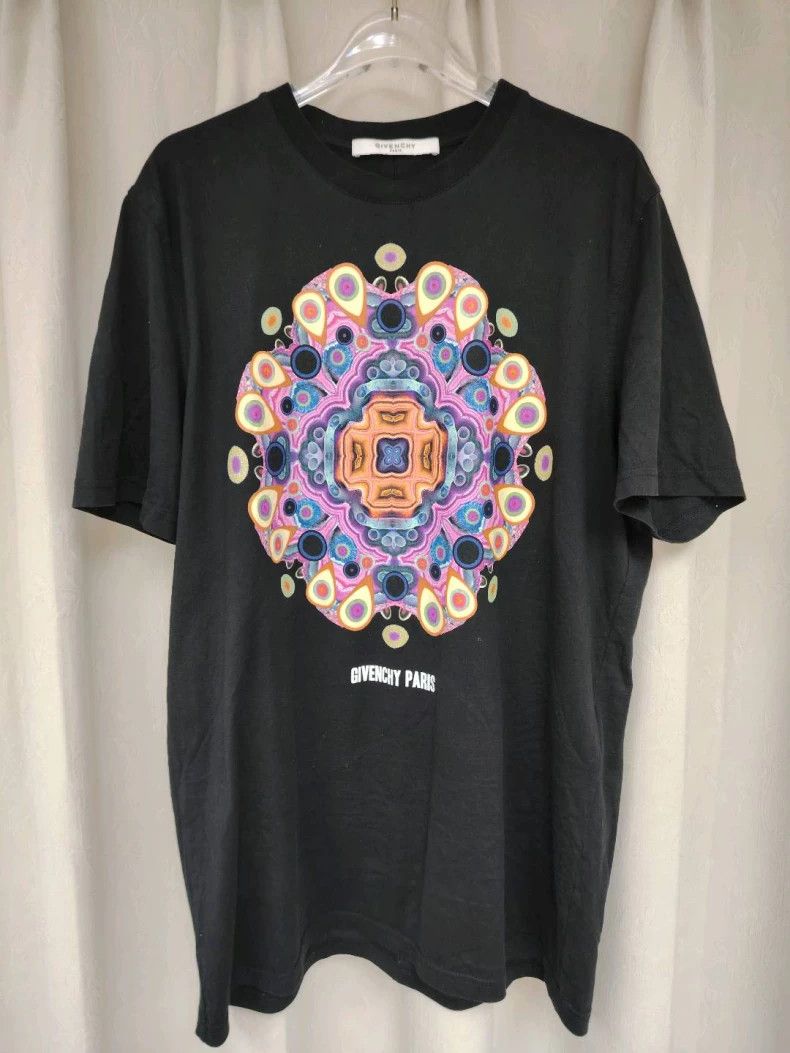 Givenchy Givenchy Five-star graffiti black T-shirt 6032 Size US S / EU 44-46 / 1 - 1 Thumbnail