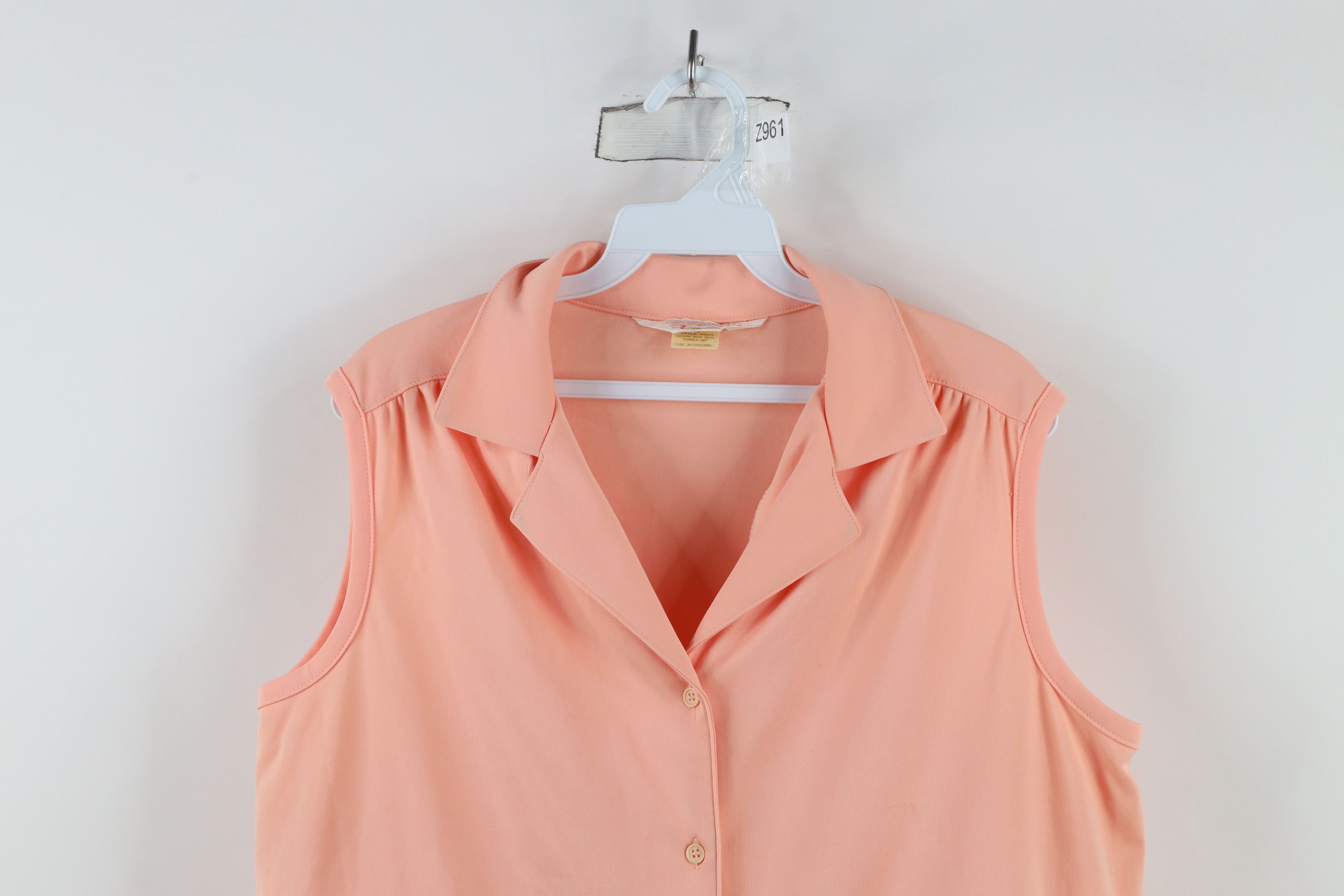 Vintage Vintage 70s Streetwear Sleeveless Knit Button Shirt Pink Size S / US 4 / IT 40 - 2 Thumbnail