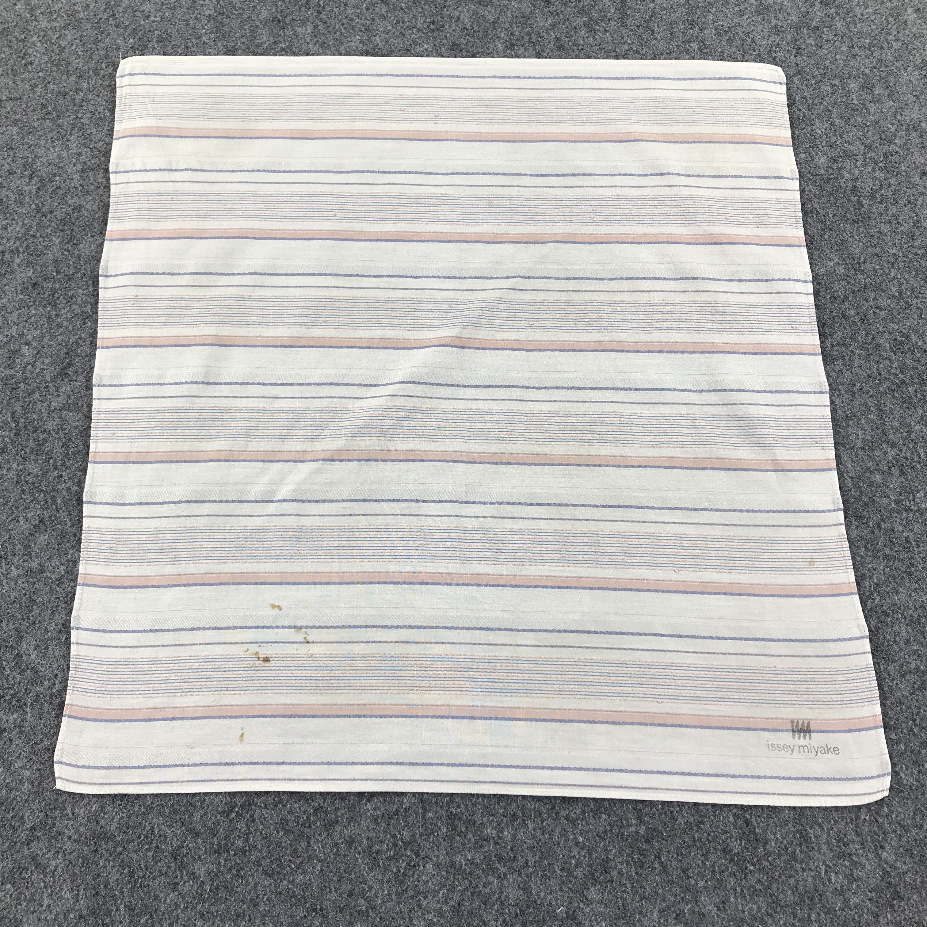 Issey Miyake × Japanese Brand × Vintage Issey Miyake Handkerchief Neckerchief Bandana H237 Size ONE SIZE - 1 Thumbnail