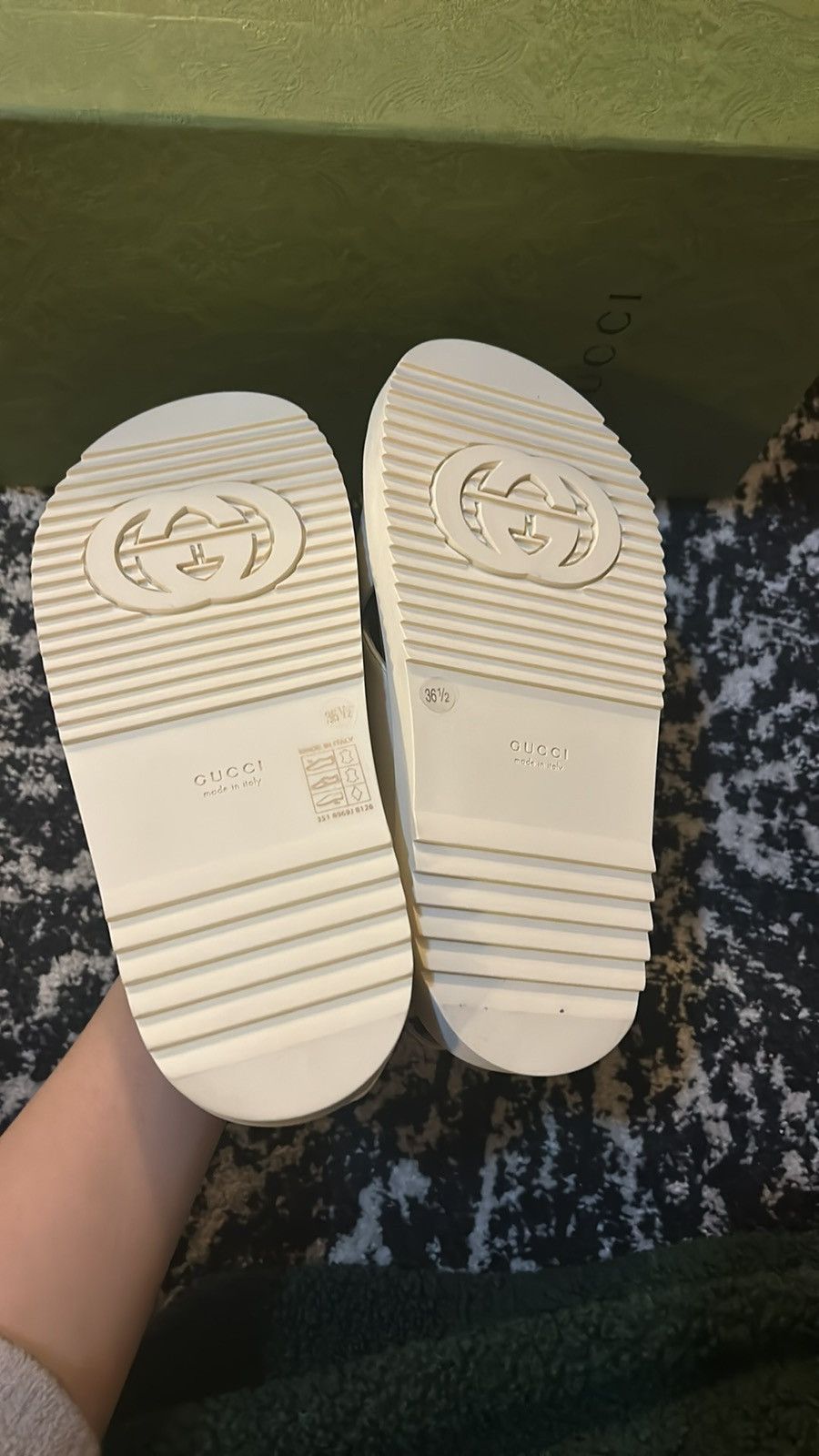 Gucci Gucci Logo Sandal White Metallic Gold size 36.5 Size US 6.5 / IT 36.5 - 4 Thumbnail